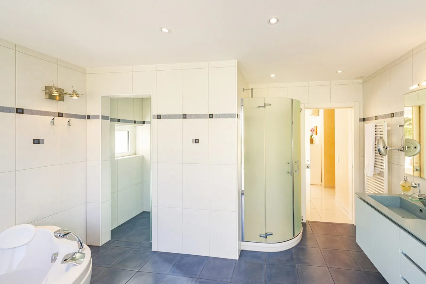 «Elegantes Apartment mit Garten- und Seeblick, nur einen Steinwurf von TASIS entfernt» - Foto 12 von 15