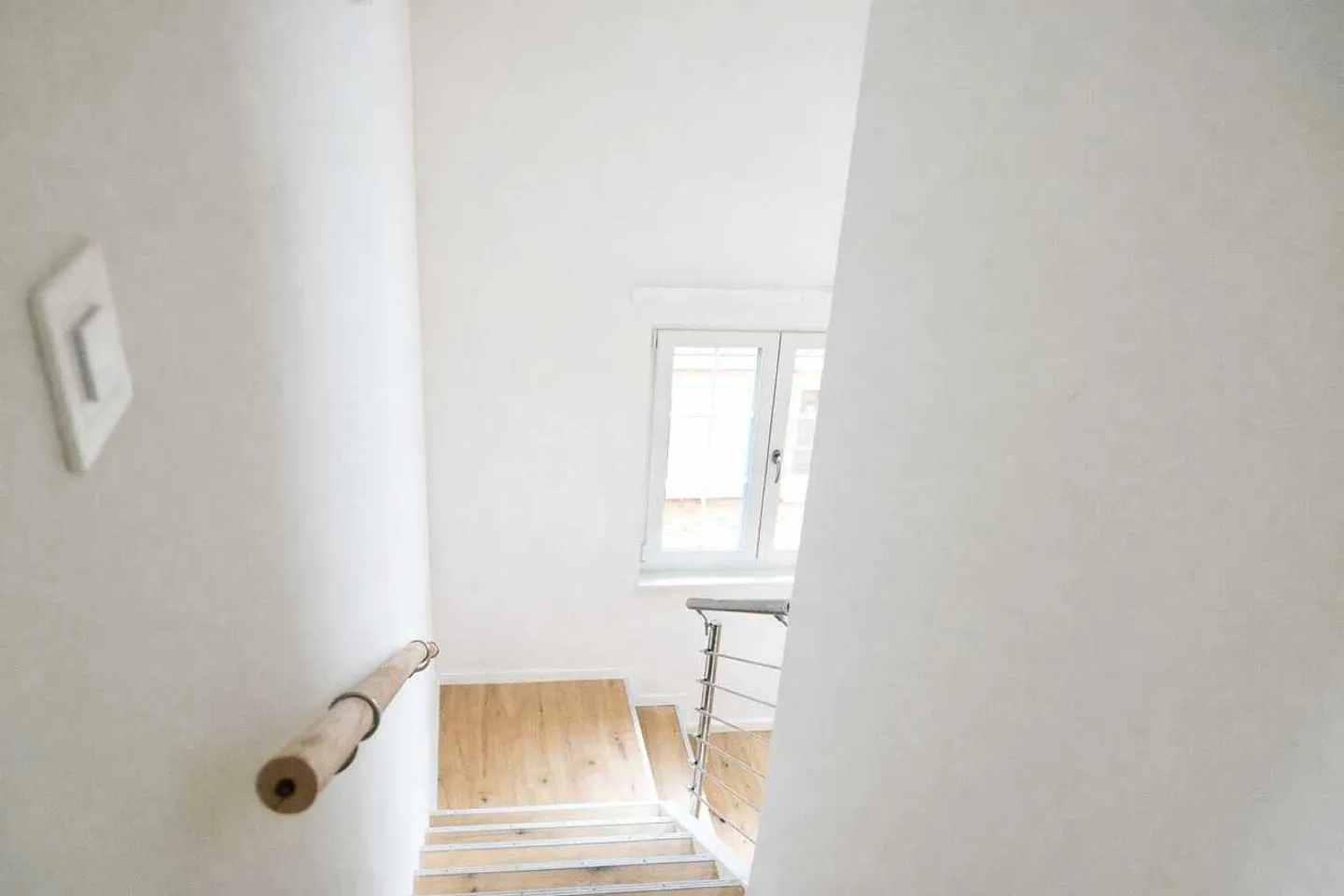 Appartement en attique de 4 pièces avec grande terrasse à Grossdietwil - Photo 3 sur 9