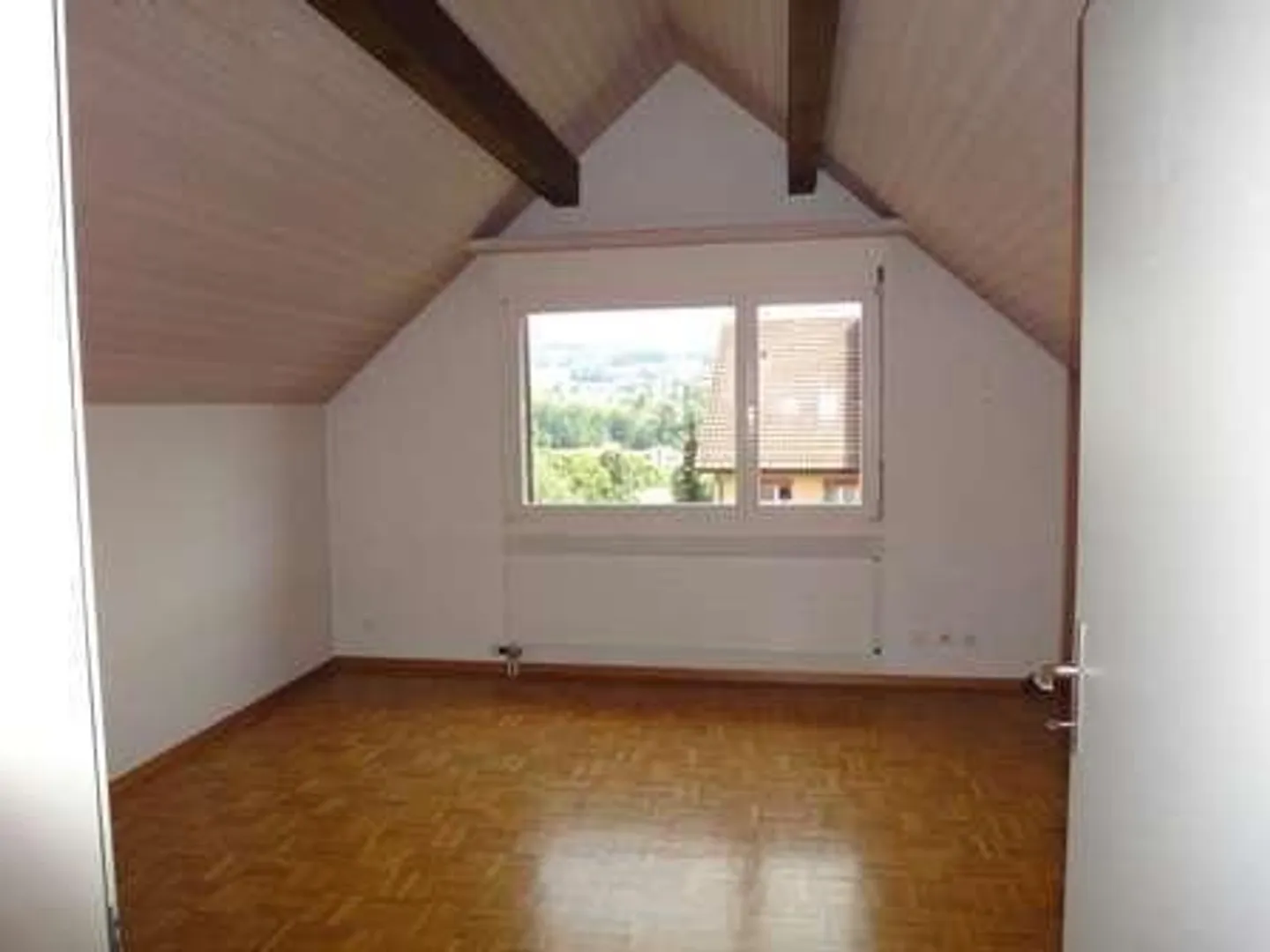 Appartamento familiare spazioso con layout originale - Foto 6 di 9