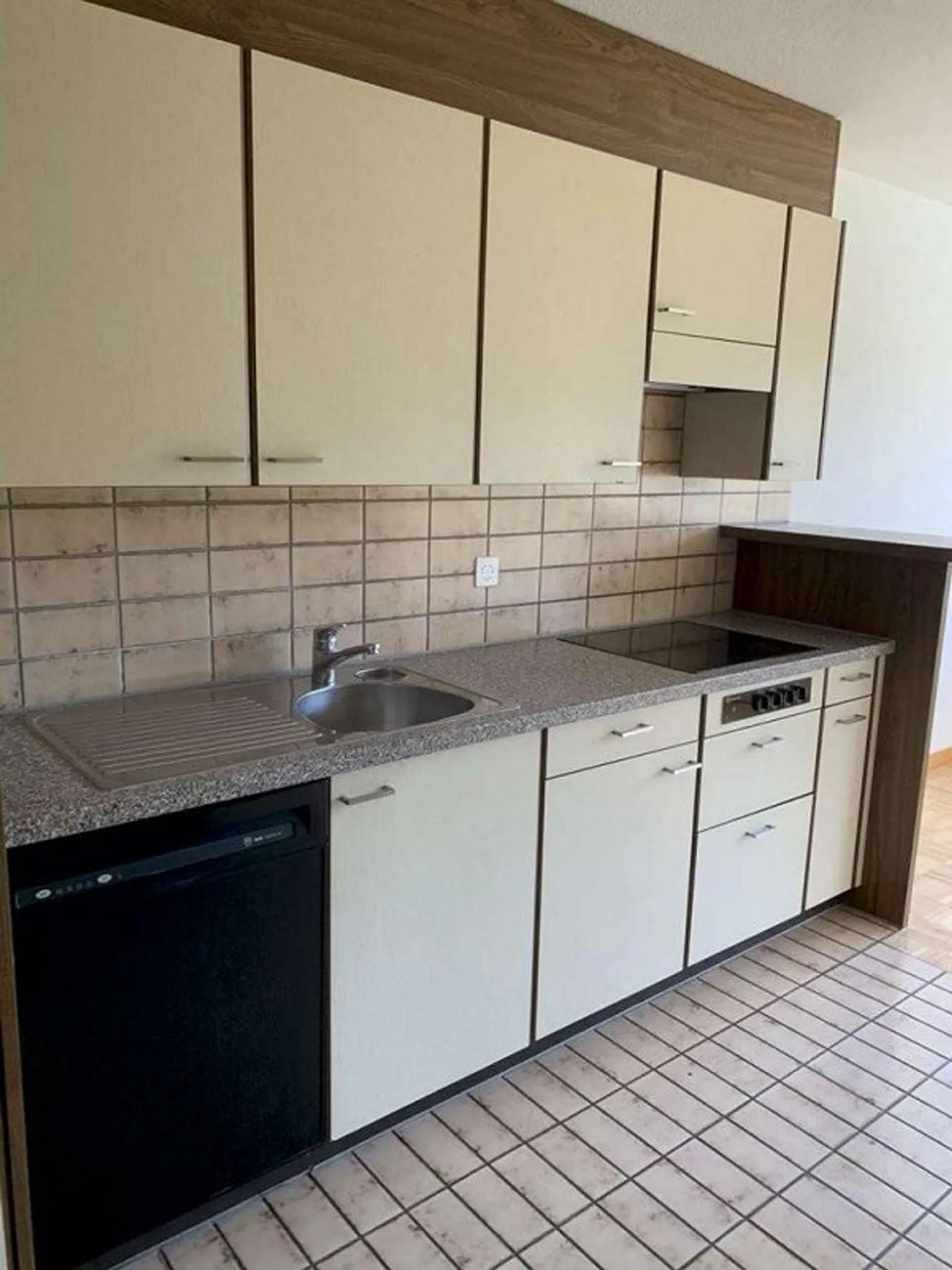 Appartamento familiare spazioso con layout originale - Foto 3 di 9