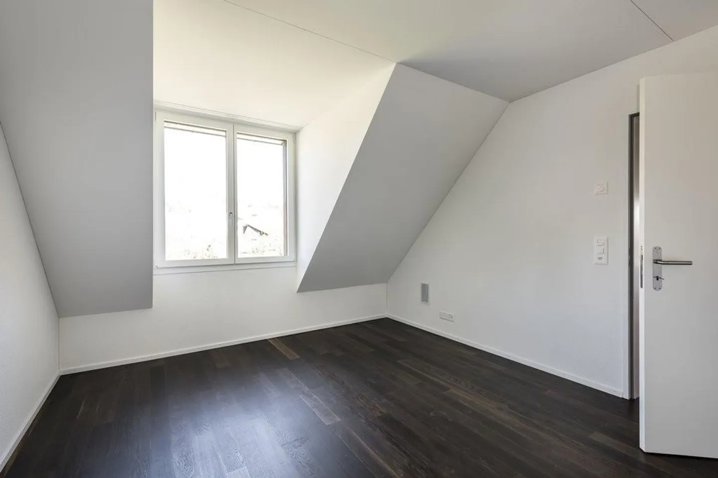 Traumhafte 5.5-Zimmer-Maisonettewohnung im Grünen zu vermieten - Foto 8 von 11