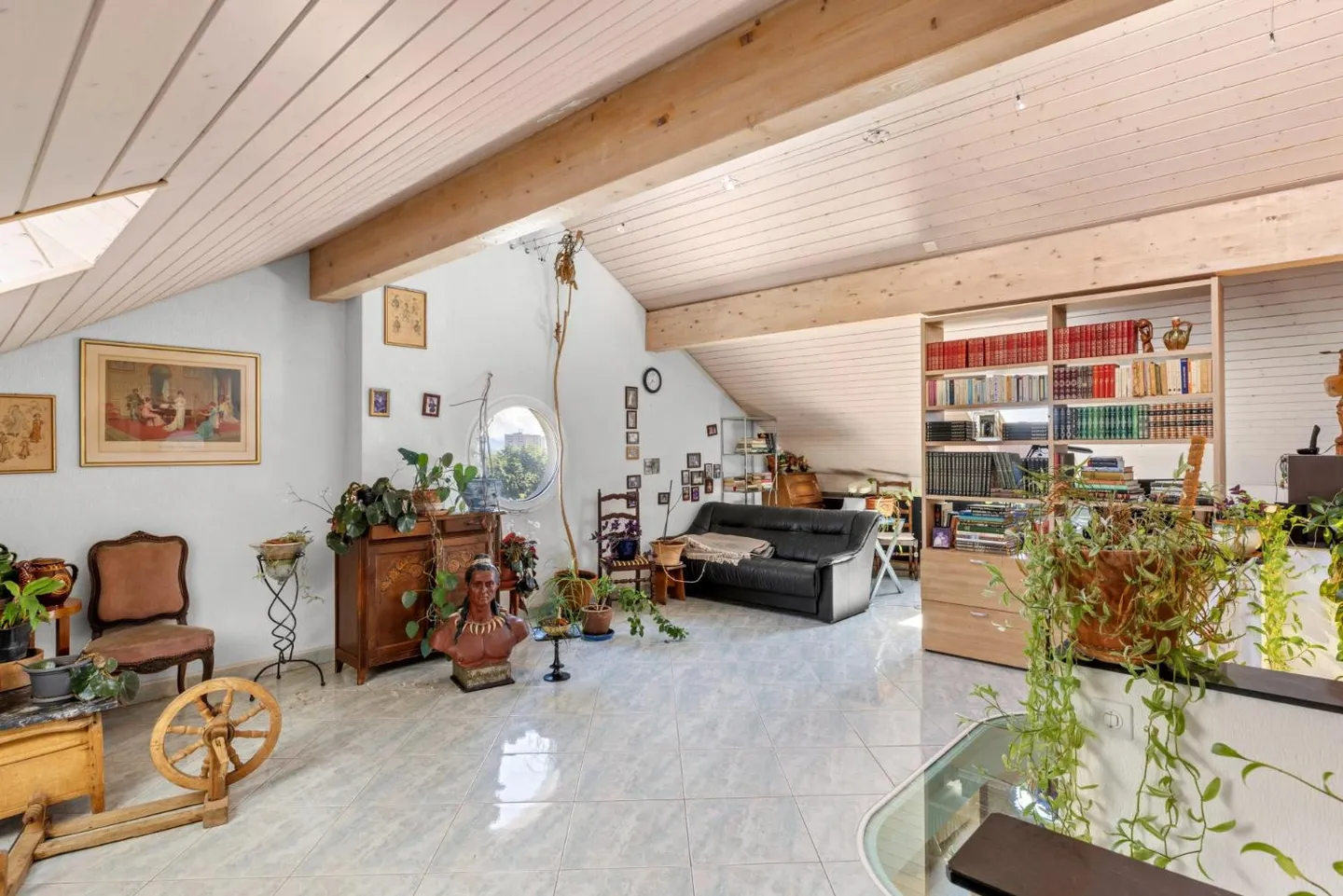 Elegant Duplex in Vich - Photo 10 of 13