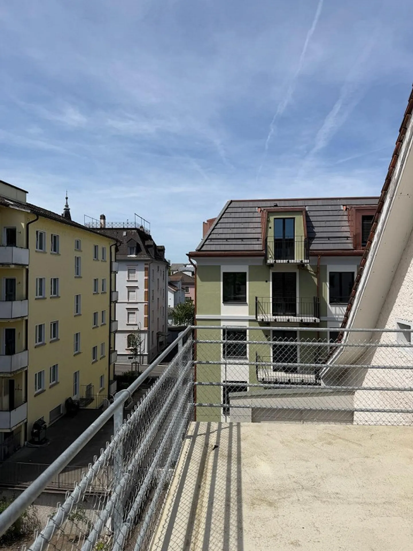 Appartement unique de 3,5 pièces en emplacement central - Photo 3 sur 8