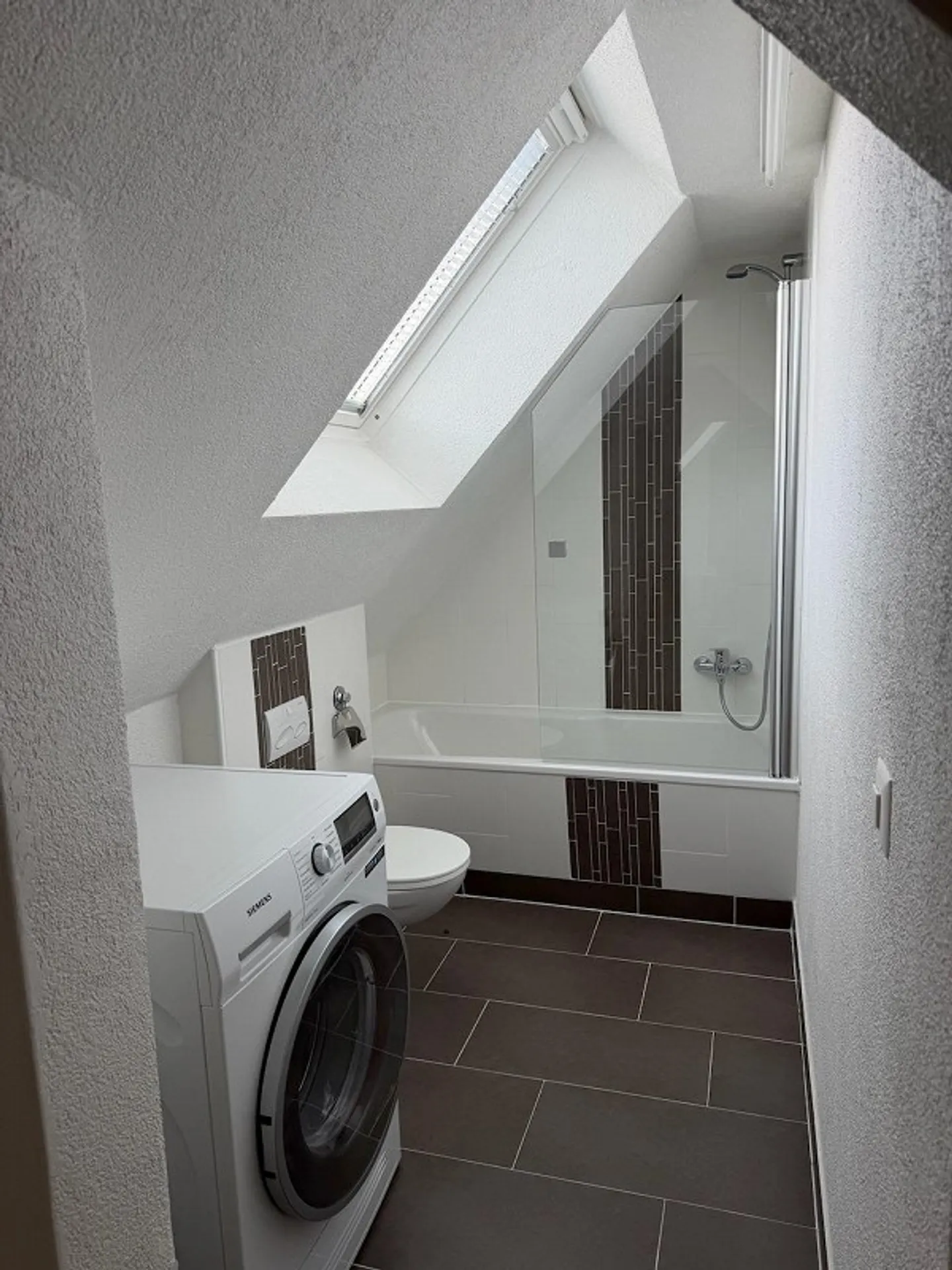 Appartement unique de 3,5 pièces en emplacement central - Photo 4 sur 8