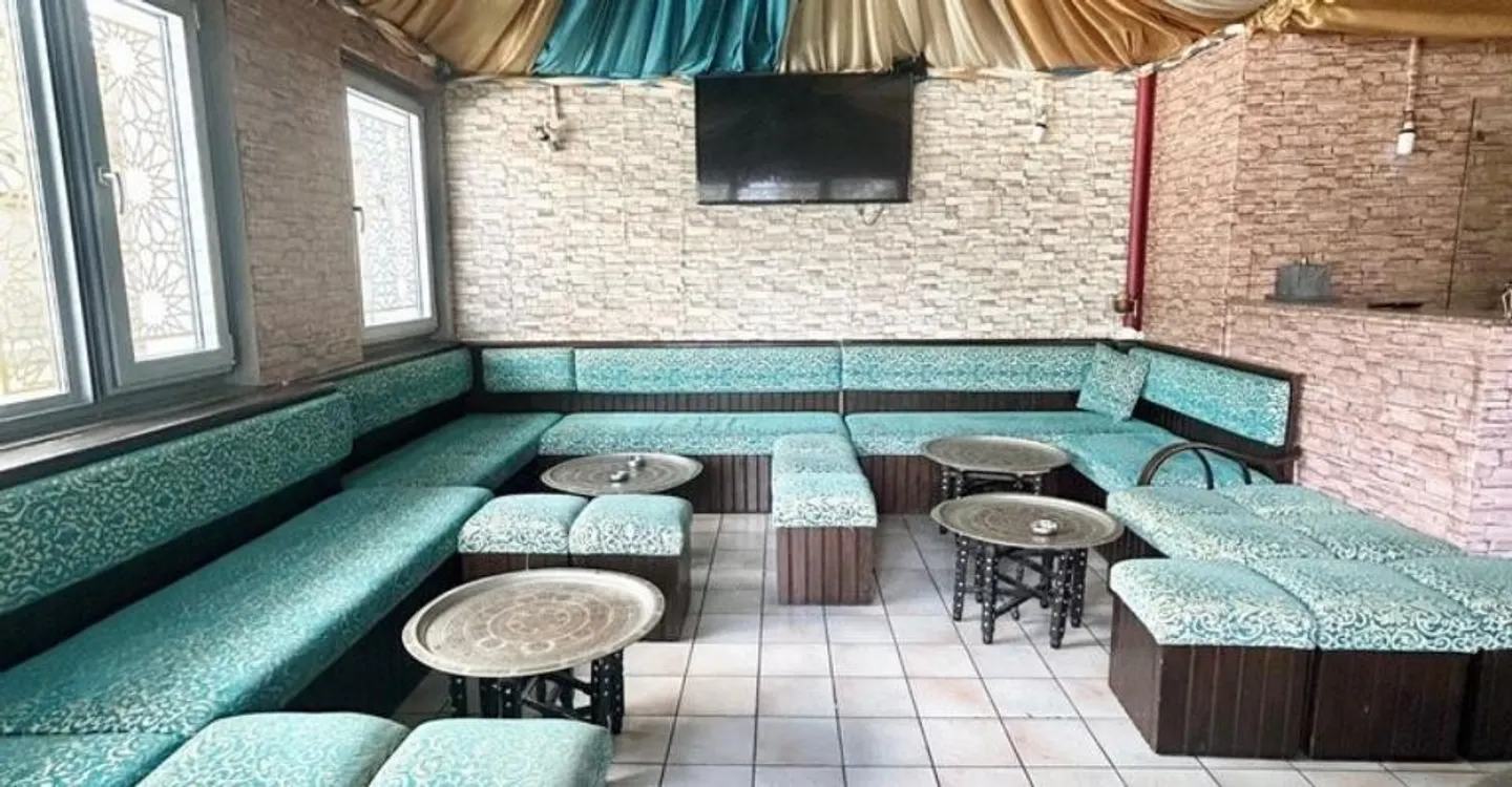 Spazio commerciale con attrezzature per ristorante e bar - centro città - Foto 3 di 7