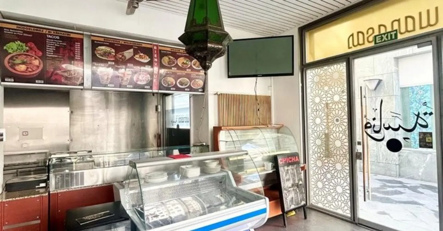 Spazio commerciale con attrezzature per ristorante e bar - centro città - Foto 4 di 7