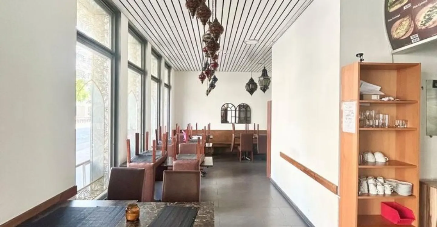 Spazio commerciale con attrezzature per ristorante e bar - centro città - Foto 5 di 7