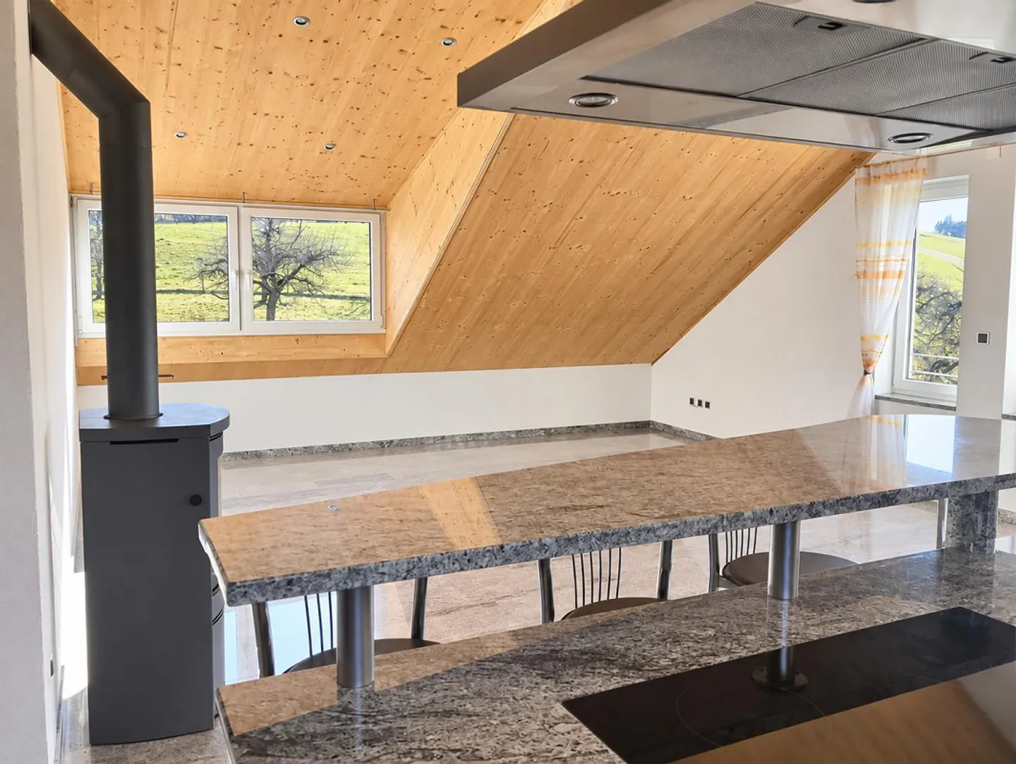 Appartement sous les combles de 3,5 pièces - Photo 3 sur 14
