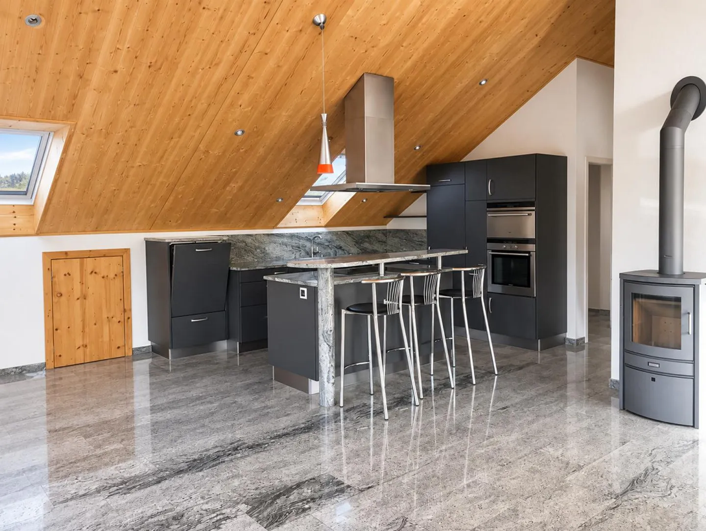 Appartement sous les combles de 3,5 pièces - Photo 4 sur 14