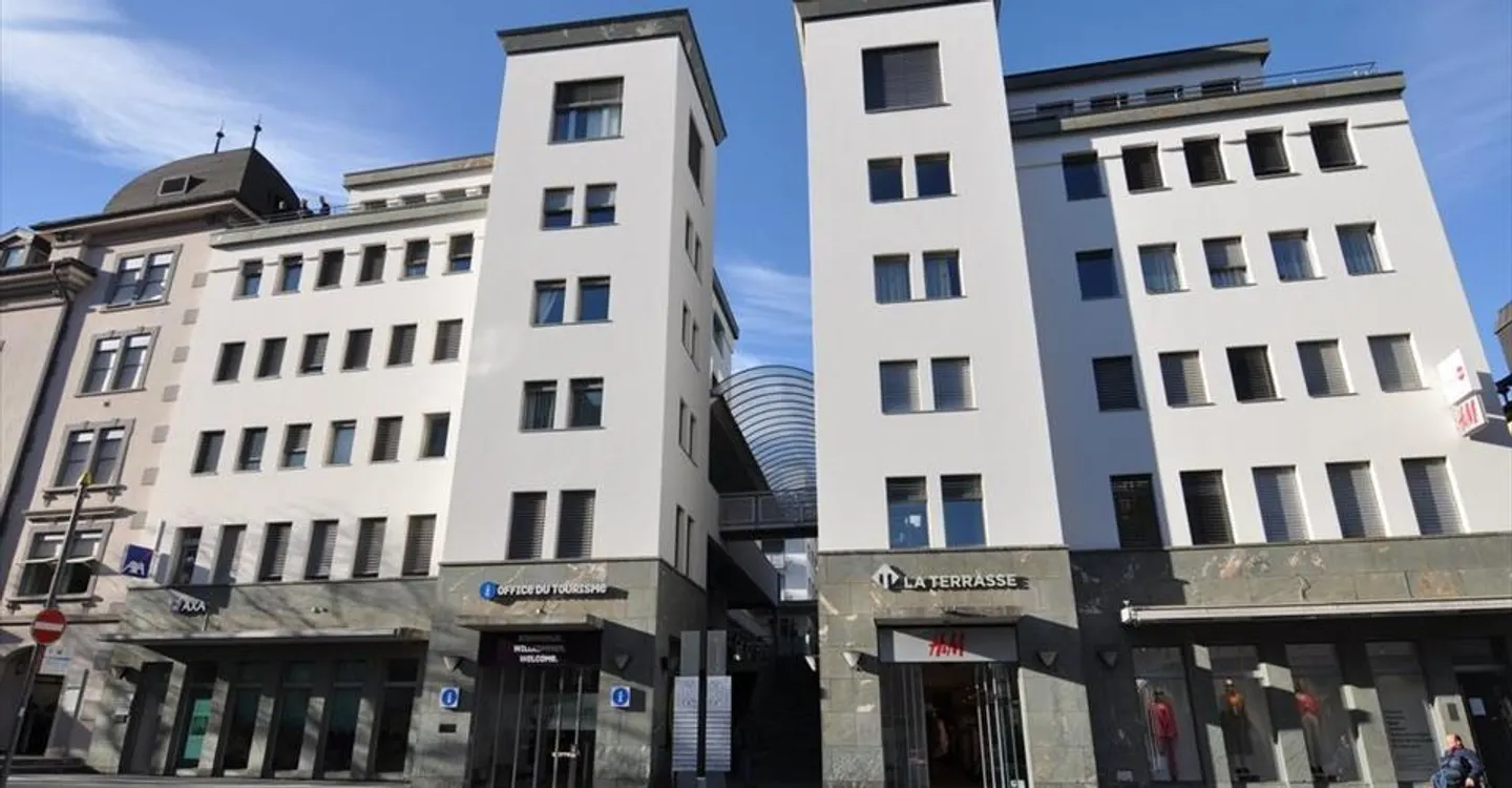 Spazio commerciale con attrezzature per ristorante e bar - centro città - Foto 1 di 7