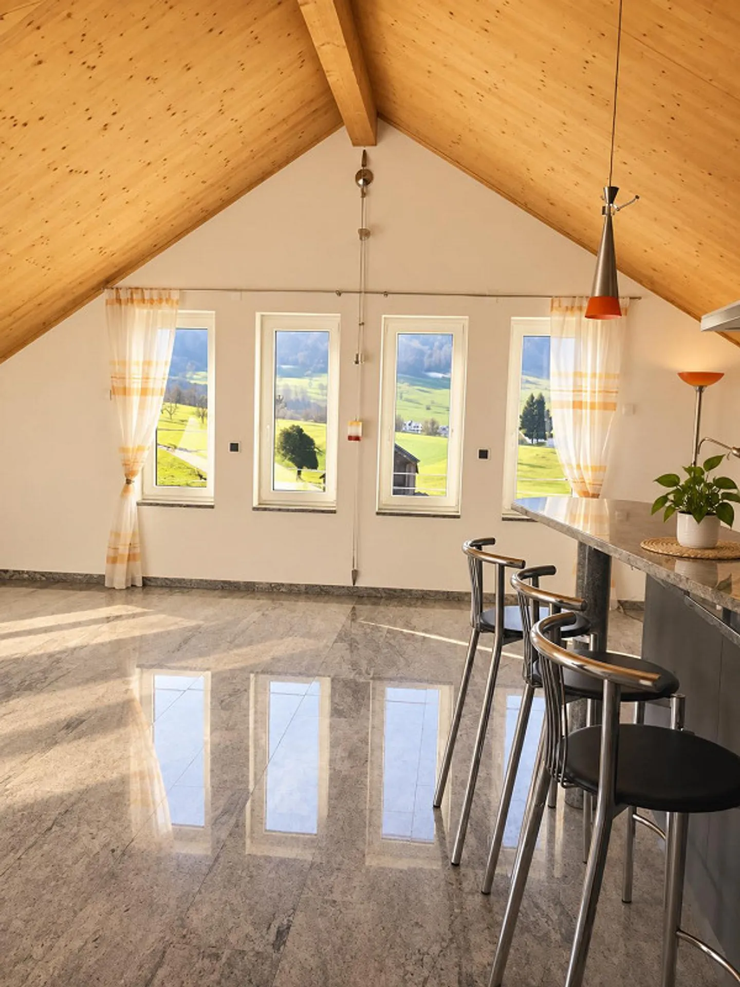 Appartement sous les combles de 3,5 pièces - Photo 1 sur 14
