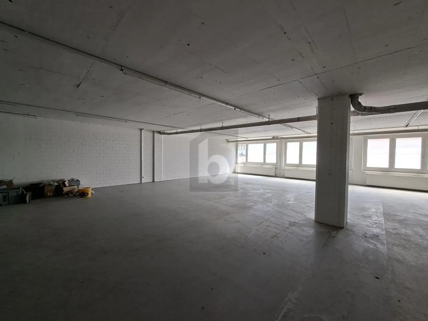 ESPACE DE STOCKAGE ABORDABLE AVEC ASCENSEUR - Photo 4 sur 6