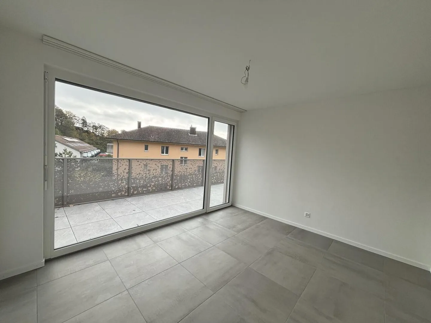 2190 - No. 32 - 3.5-Room Penthouse Apartment on the 3rd Floor - Photo 5 of 7