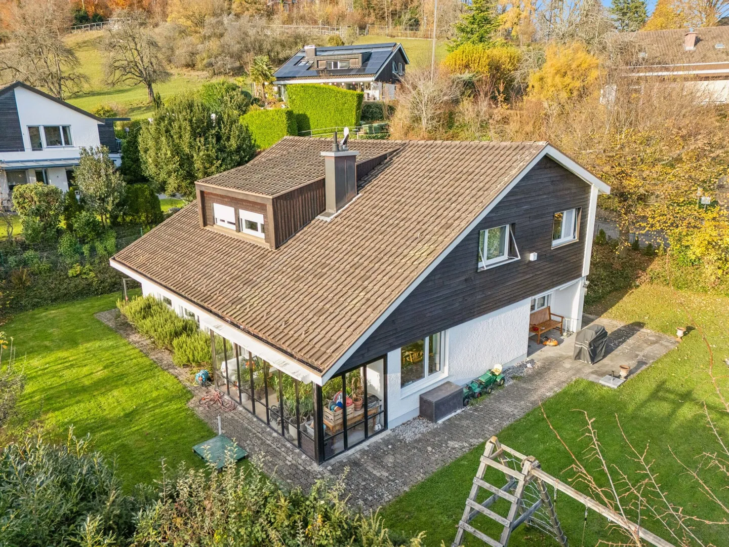 Detached 6.5-room single-family house with garden - Photo 2 of 11