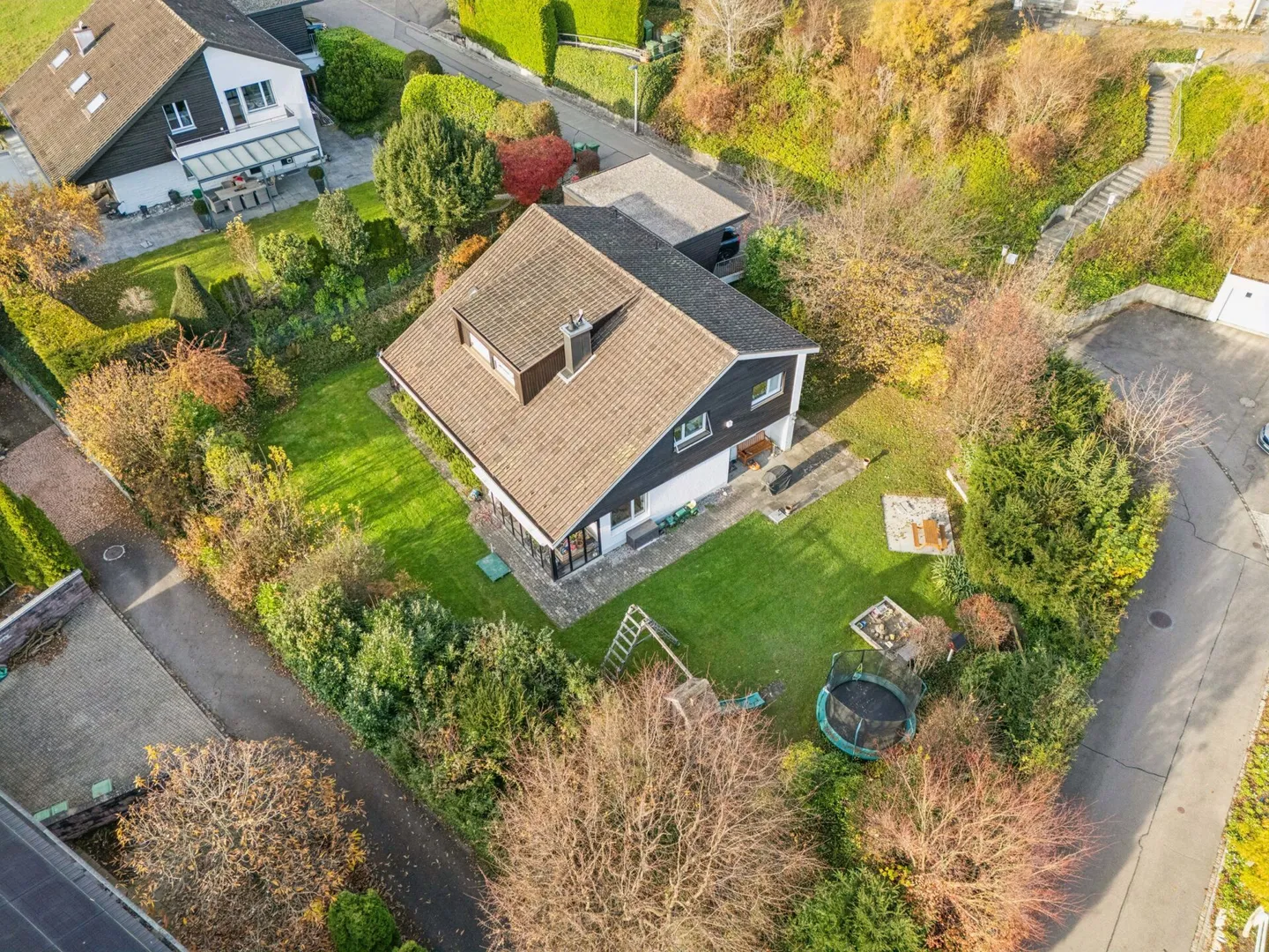 Detached 6.5-room single-family house with garden - Photo 3 of 11