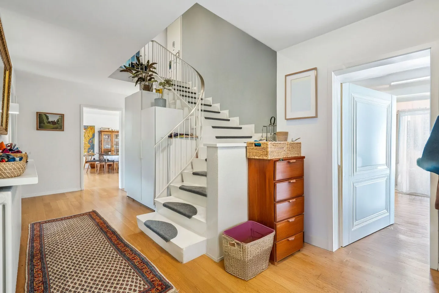 Detached 6.5-room single-family house with garden - Photo 4 of 11