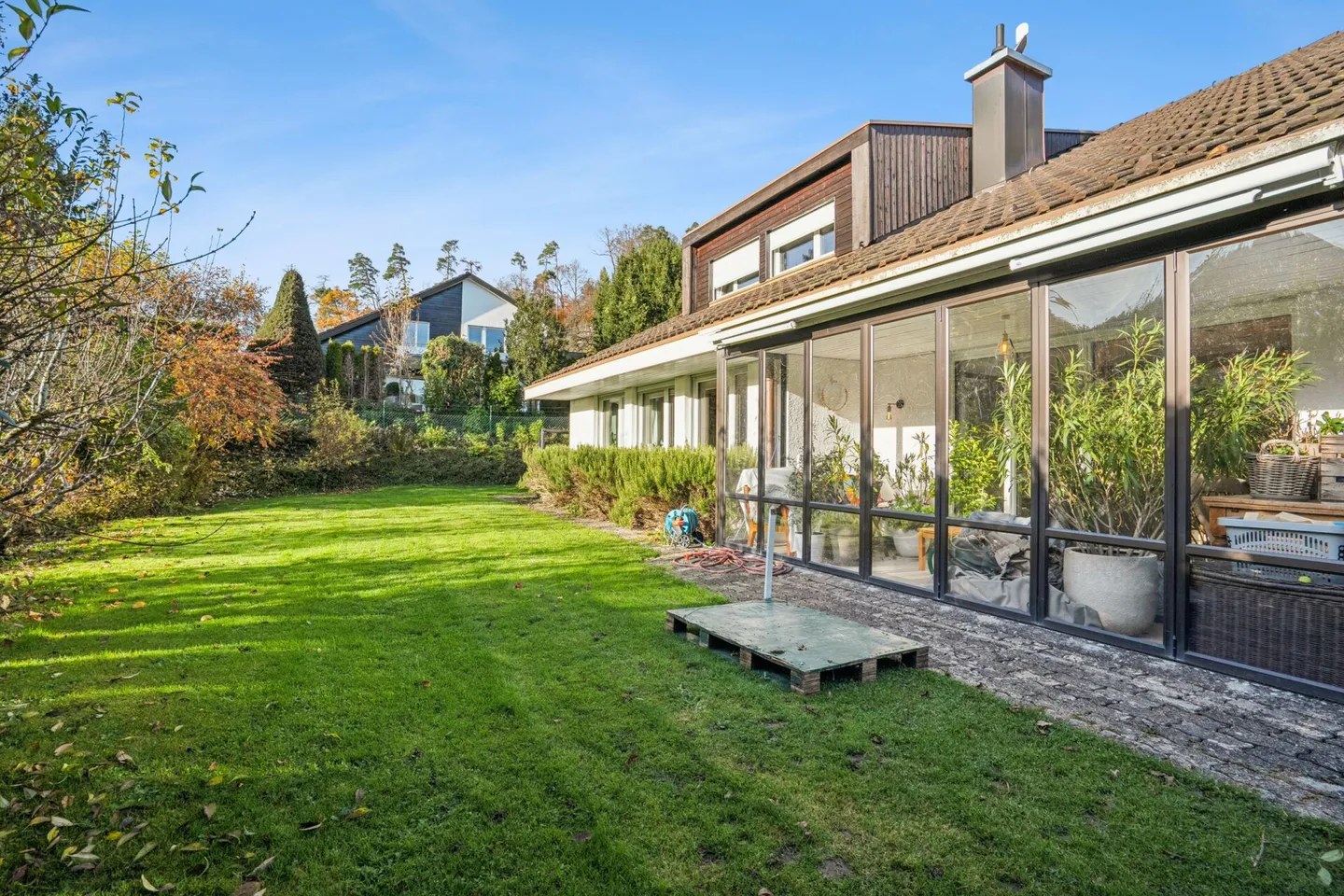 Detached 6.5-room single-family house with garden - Photo 10 of 11