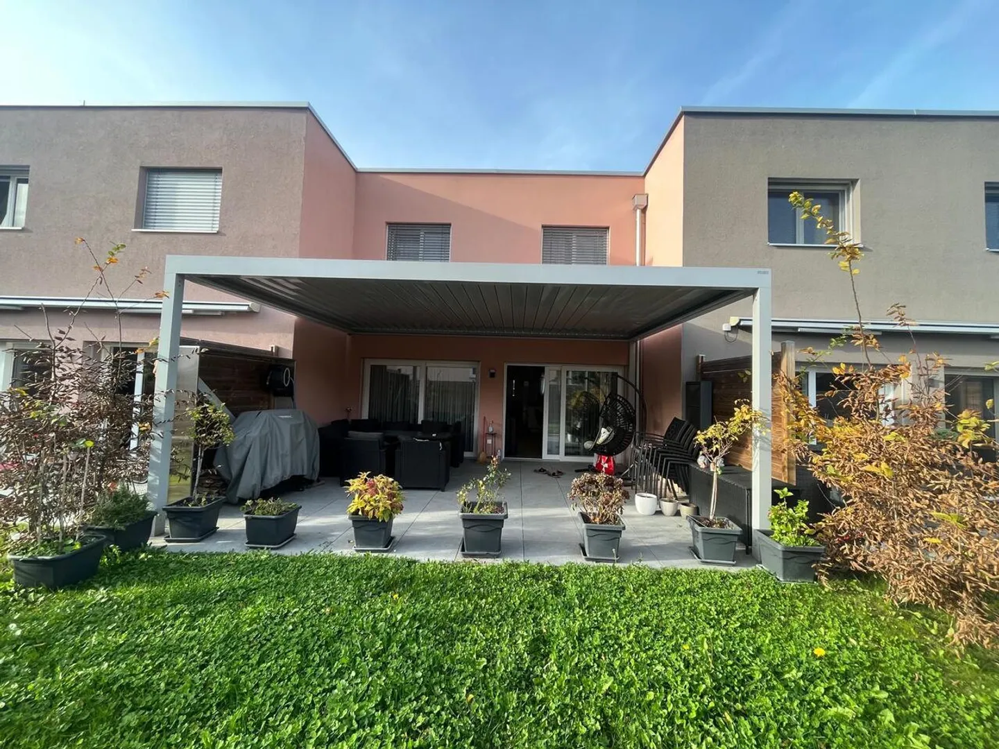 Villa Moderna con 4,5 stanze e 131 m2 di spazio abitabile + 2 posti auto interni - Foto 1 di 15