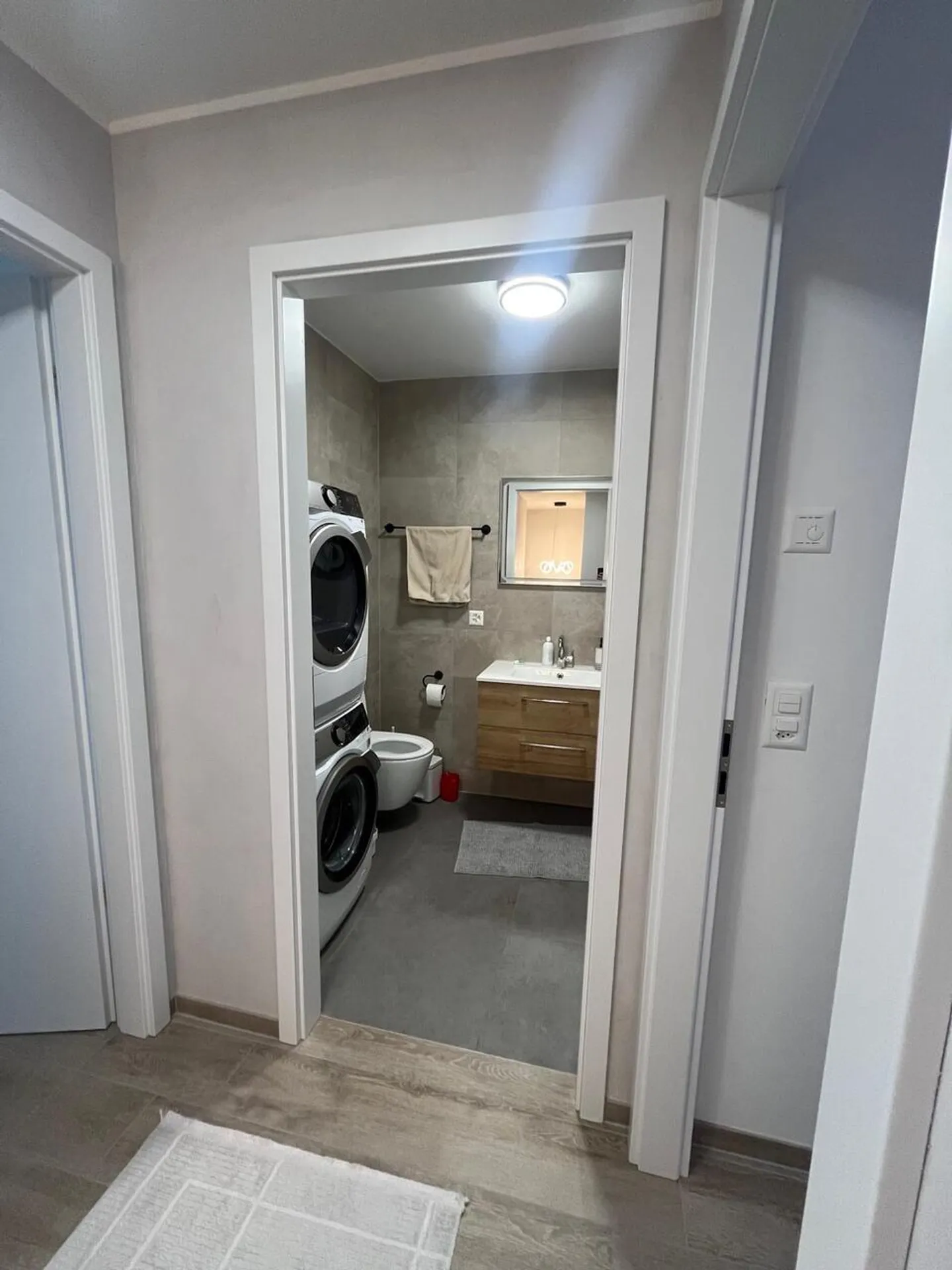 Villa Moderna con 4,5 stanze e 131 m2 di spazio abitabile + 2 posti auto interni - Foto 6 di 15