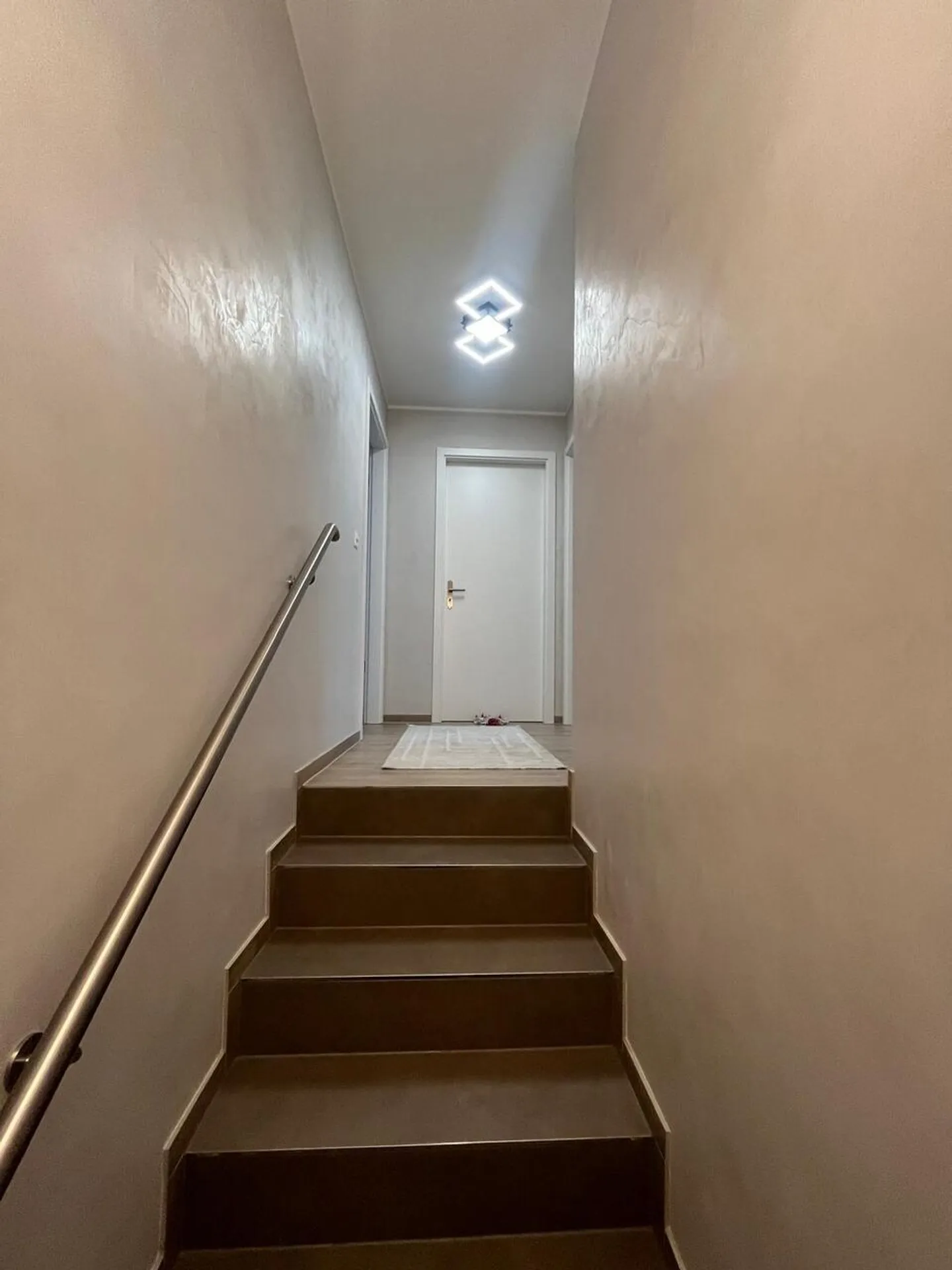 Villa Moderna con 4,5 stanze e 131 m2 di spazio abitabile + 2 posti auto interni - Foto 7 di 15