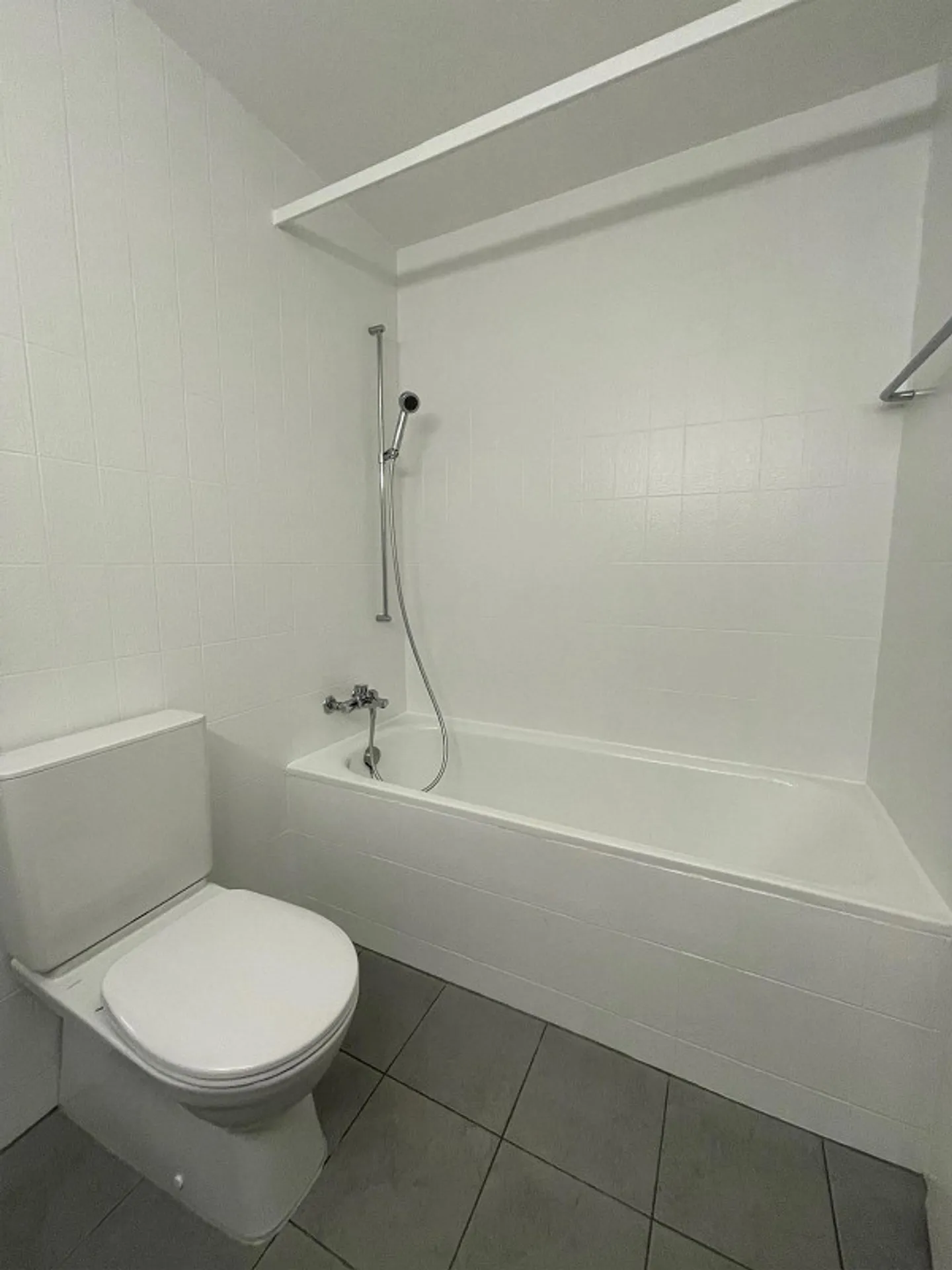 4 Room Apartment with a View of the Green - Photo 11 of 12