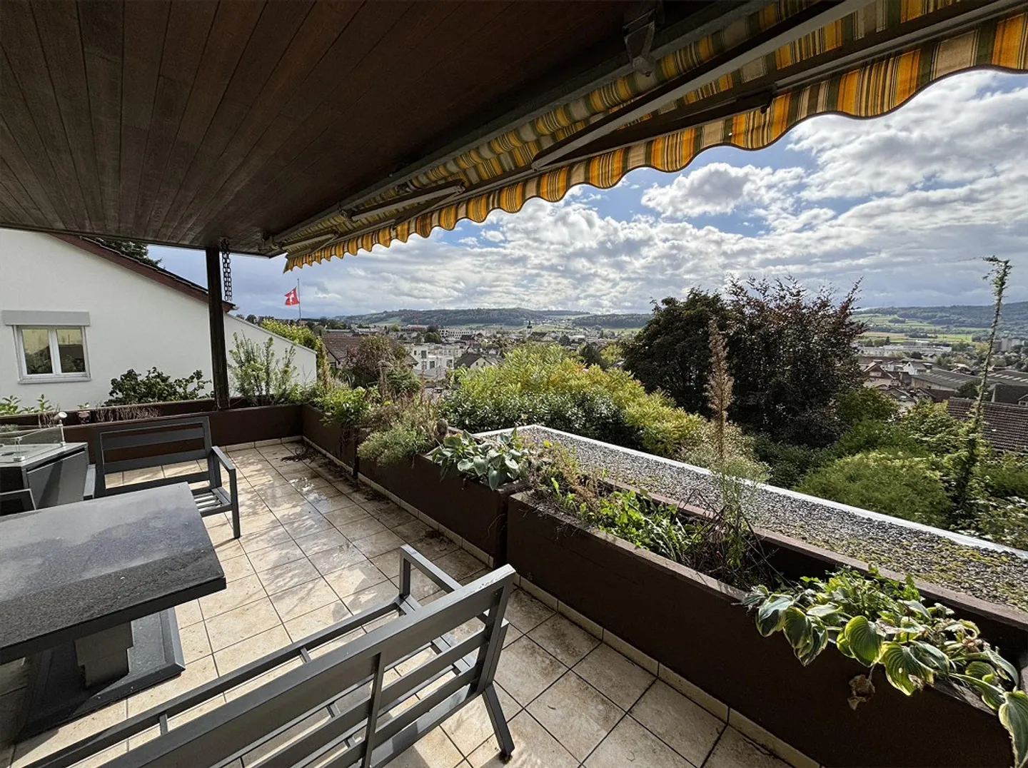 YOUR NEW HOME IN A SUNNY AND FAMILY-FRIENDLY LOCATION - Photo 3 of 12