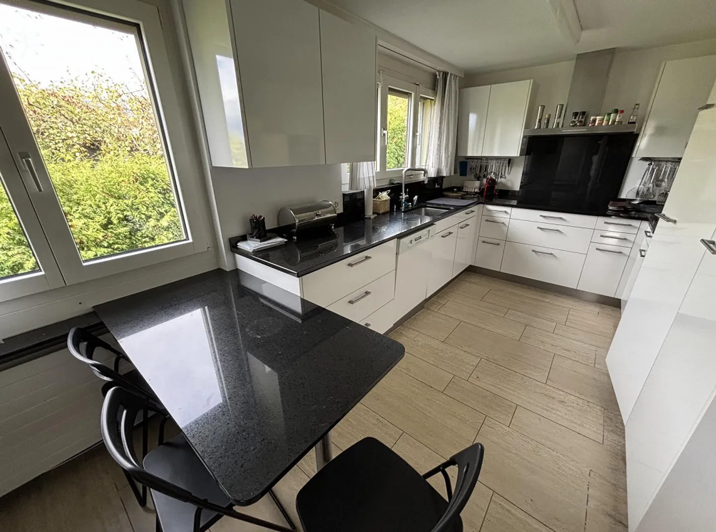 YOUR NEW HOME IN A SUNNY AND FAMILY-FRIENDLY LOCATION - Photo 6 of 12