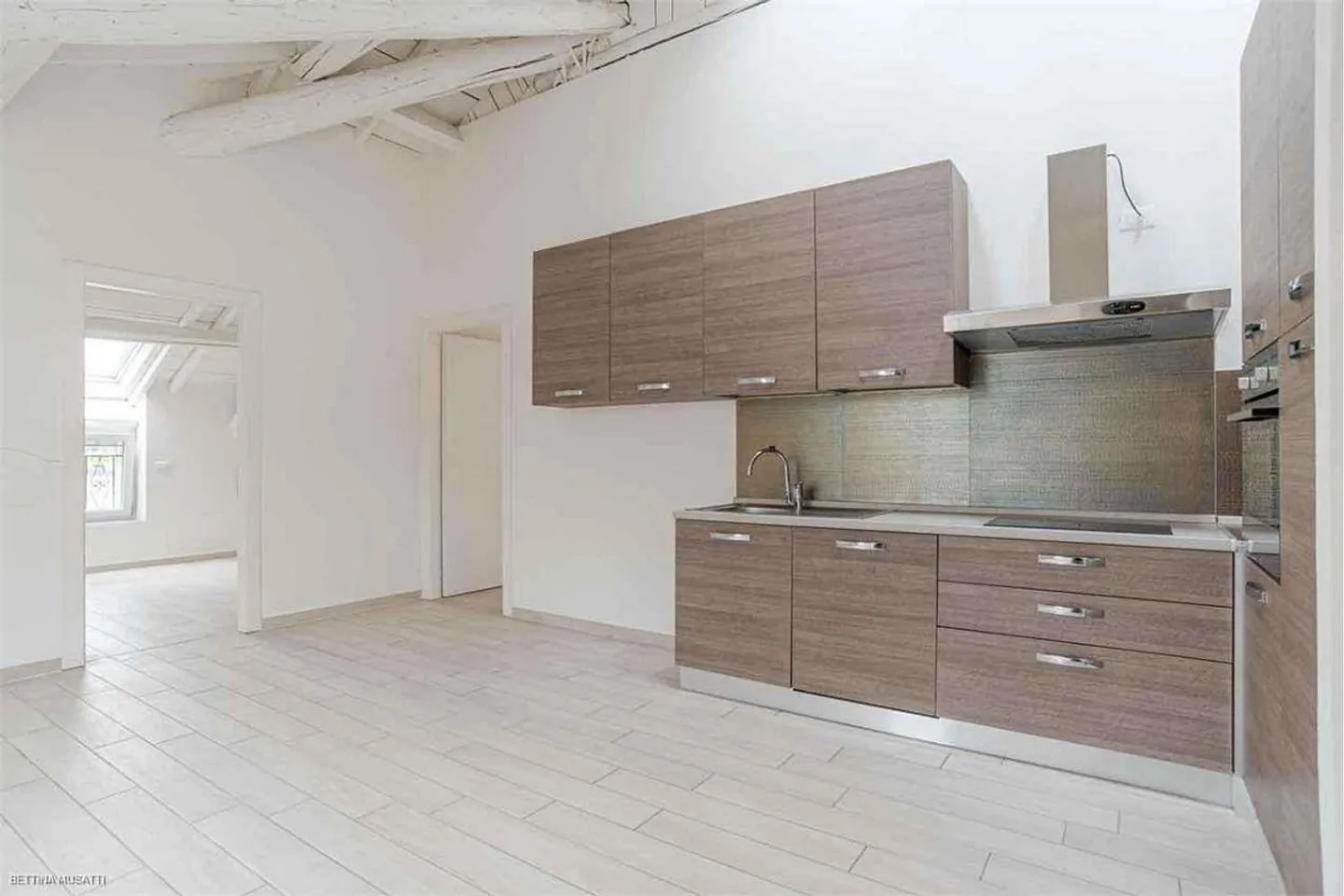 BALERNA | IMMEUBLE ENTIEREMENT RENOVE - EXCELLENTE OPPORTUNITE - Photo 3 sur 11