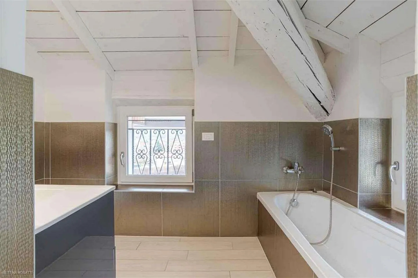 BALERNA | IMMEUBLE ENTIEREMENT RENOVE - EXCELLENTE OPPORTUNITE - Photo 4 sur 11