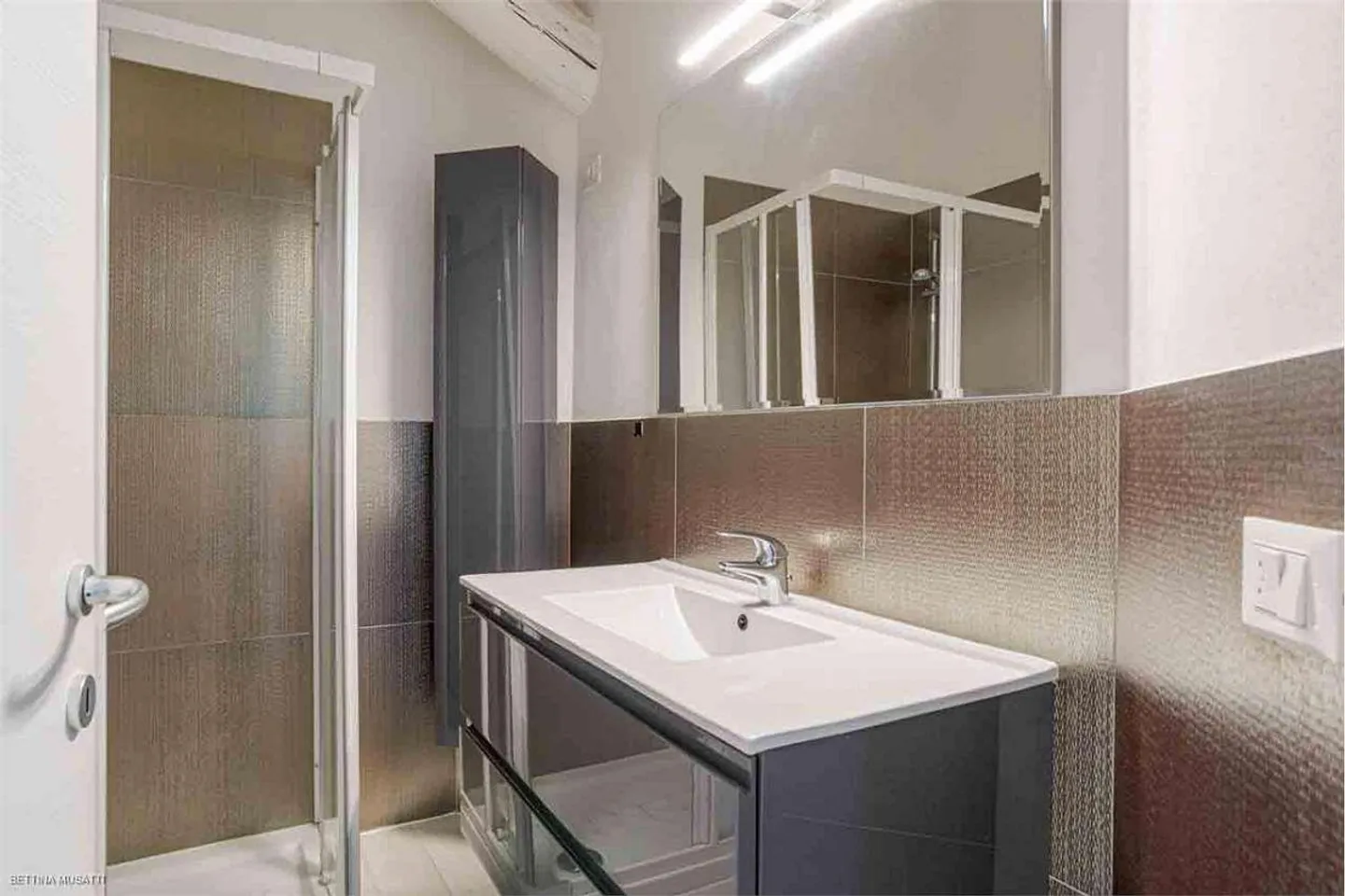 BALERNA | IMMEUBLE ENTIEREMENT RENOVE - EXCELLENTE OPPORTUNITE - Photo 8 sur 11