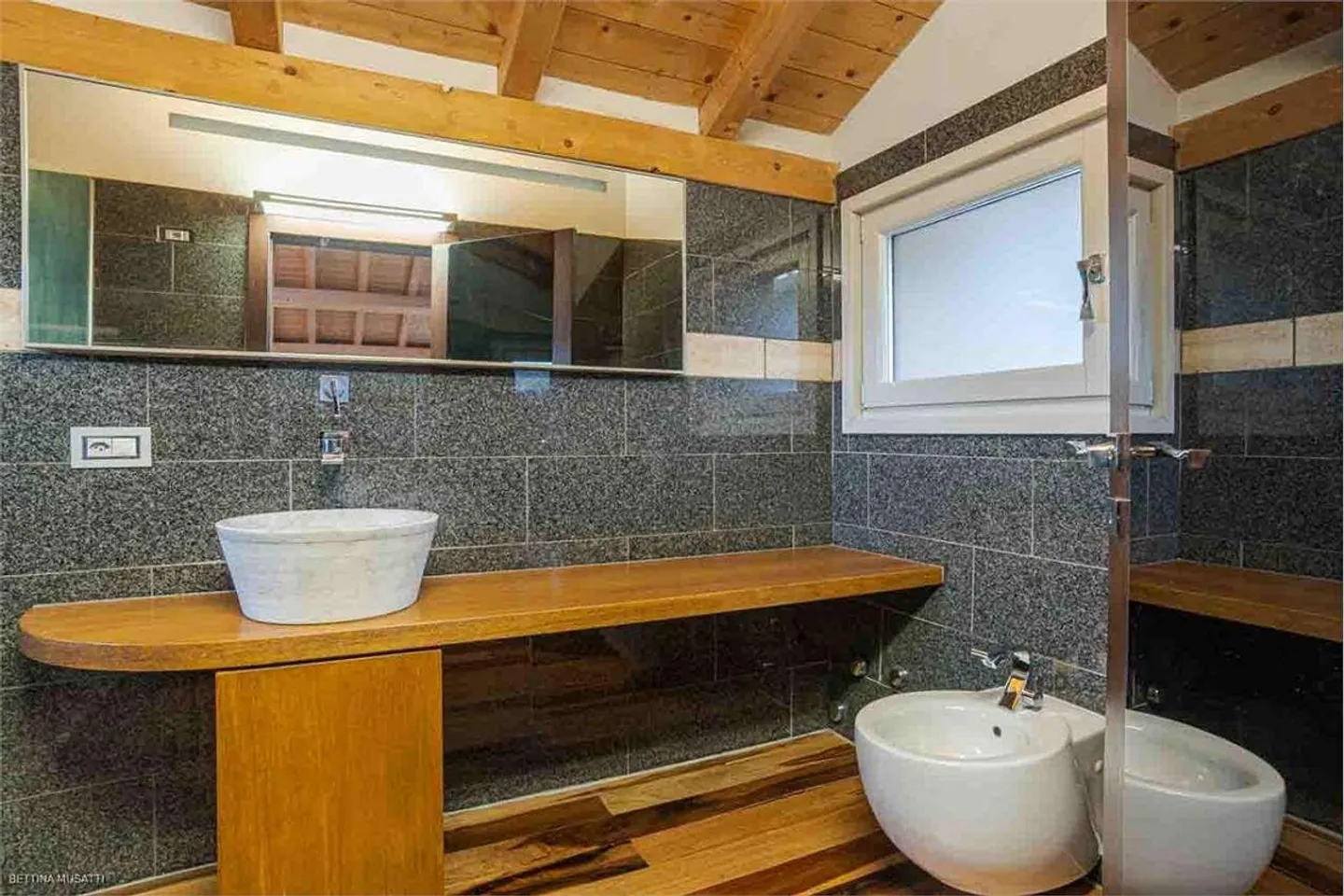 BALERNA | IMMEUBLE ENTIEREMENT RENOVE - EXCELLENTE OPPORTUNITE - Photo 11 sur 11