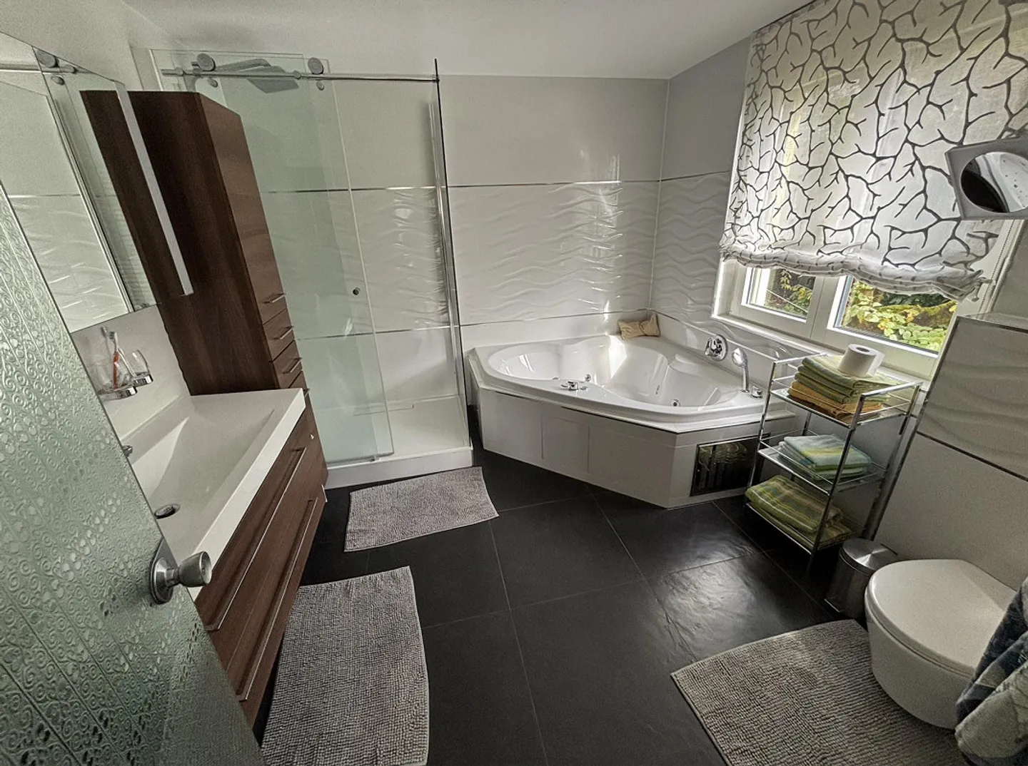 YOUR NEW HOME IN A SUNNY AND FAMILY-FRIENDLY LOCATION - Photo 8 of 12