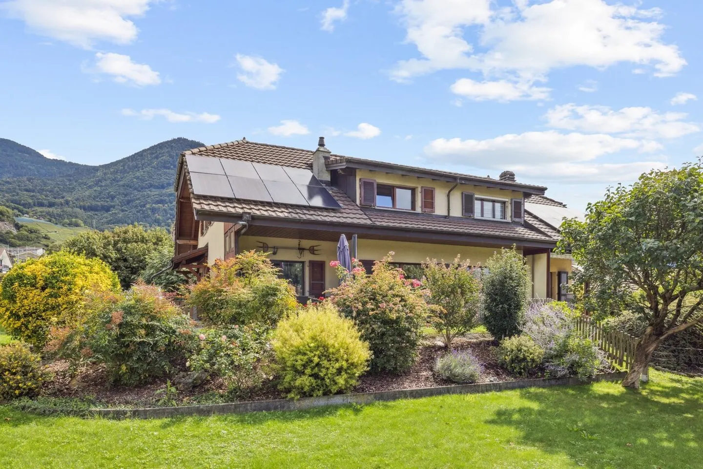 Charmante maison individuelle avec jardin magnifique - Photo 1 sur 12