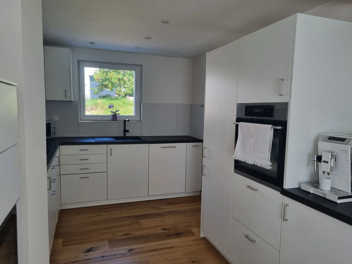 Casa unifamiliare 6.5 locali - completamente ristrutturata, camino, aria condizionata, 3 bagni, 7 posti auto - Foto 4 di 16