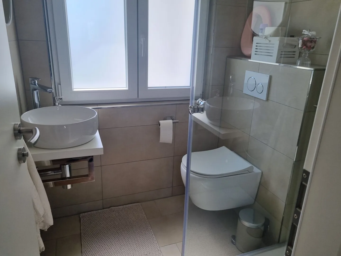 Casa unifamiliare 6.5 locali - completamente ristrutturata, camino, aria condizionata, 3 bagni, 7 posti auto - Foto 8 di 16