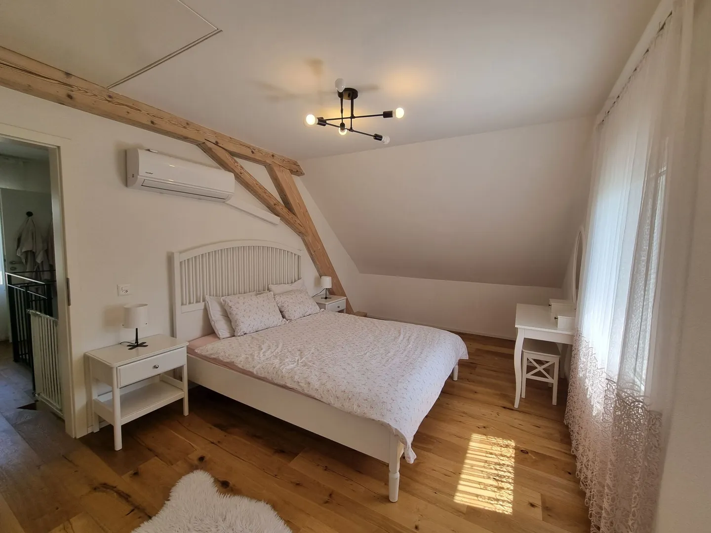 Casa unifamiliare 6.5 locali - completamente ristrutturata, camino, aria condizionata, 3 bagni, 7 posti auto - Foto 11 di 16