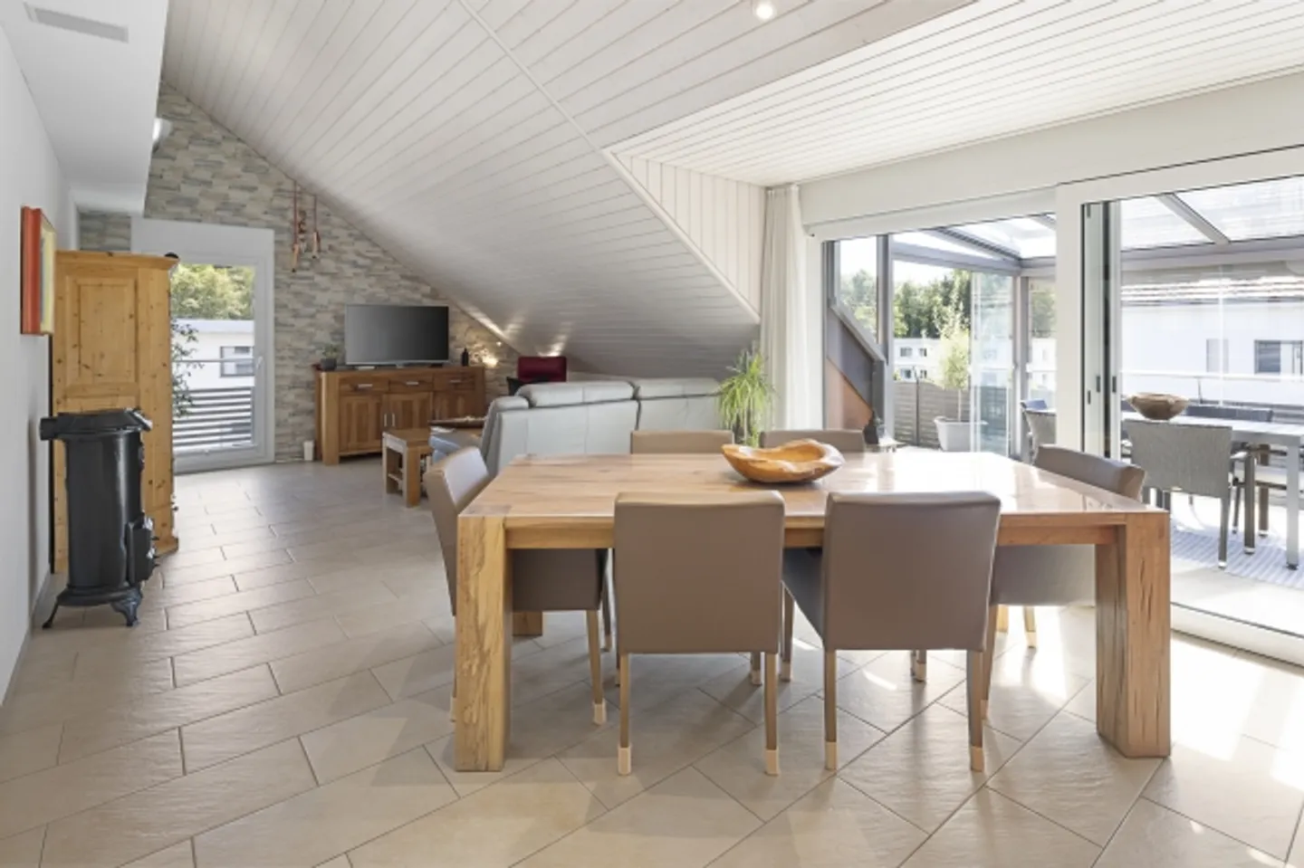 Modern Living Oasis with Large Terrace and Conservatory - Photo 1 of 13