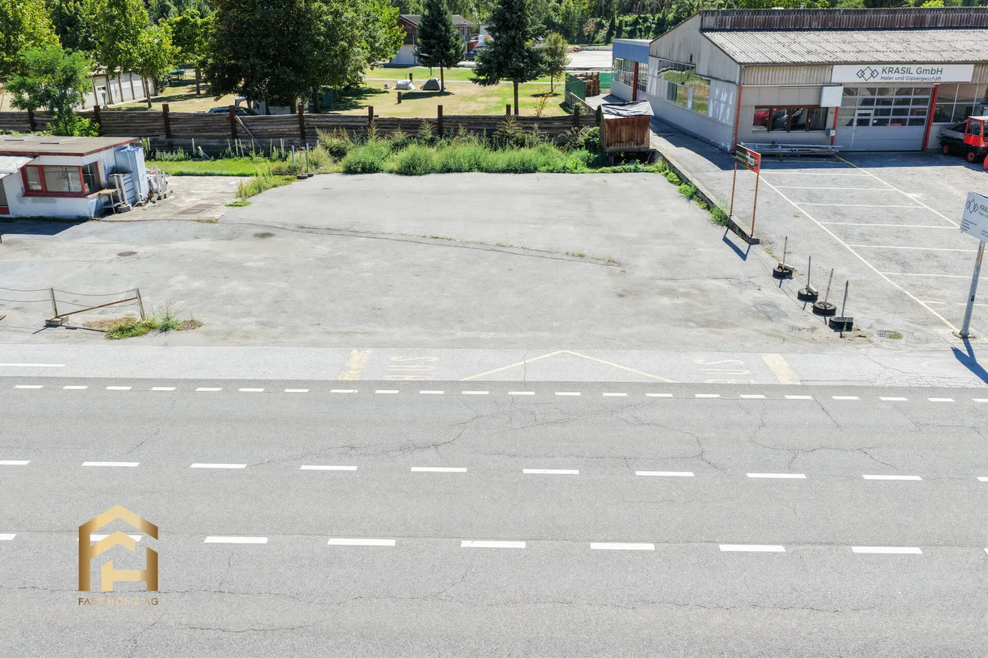 Ampio spazio commerciale all'aperto sulla strada cantonale - Foto 1 di 5