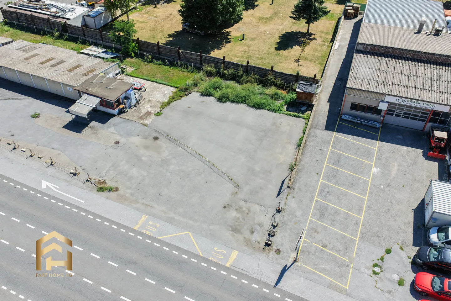Ampio spazio commerciale all'aperto sulla strada cantonale - Foto 3 di 5