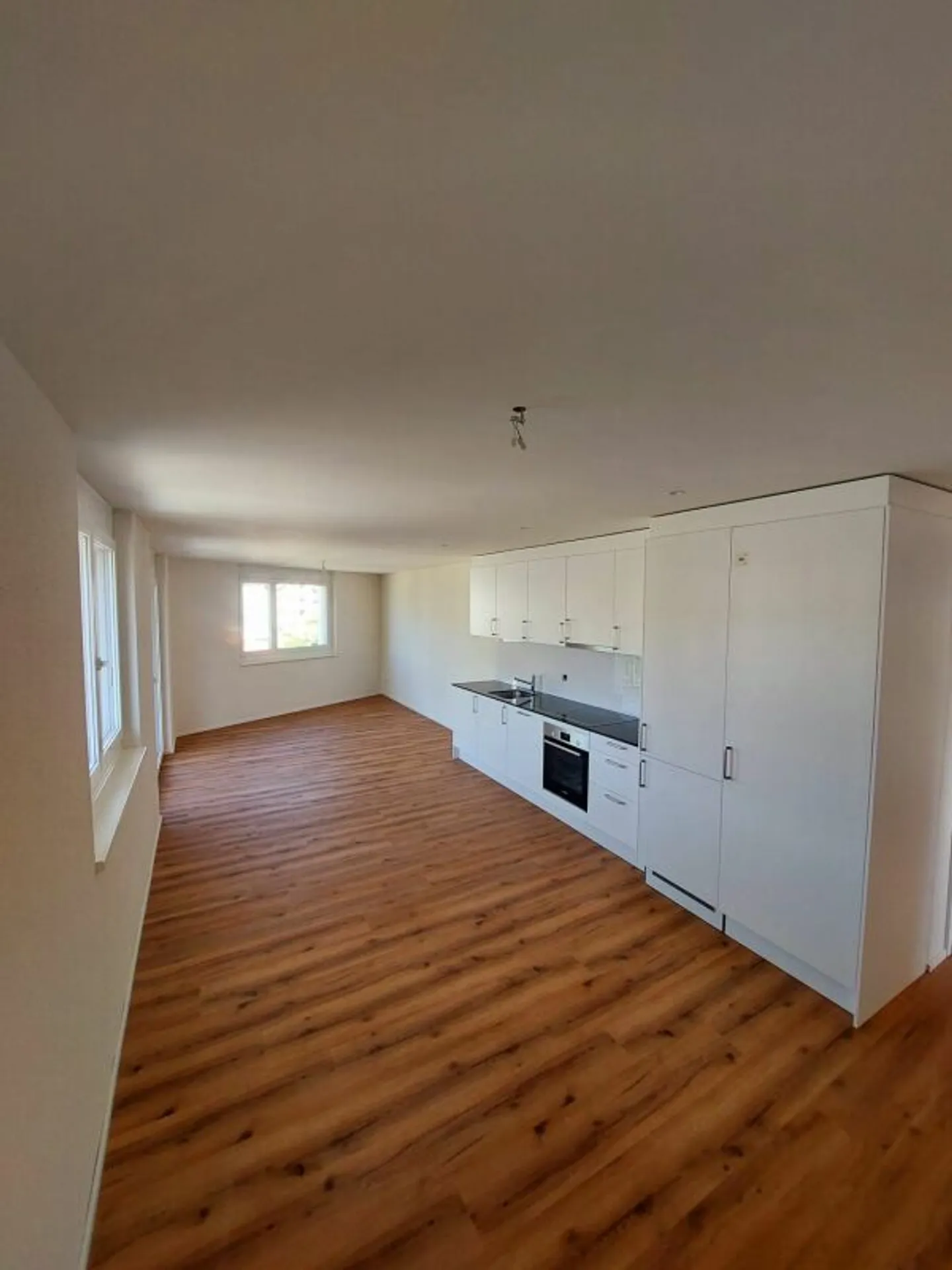 Stylish 2.5-room new apartment with 60 m² and sunny balcony - Photo 1 of 9