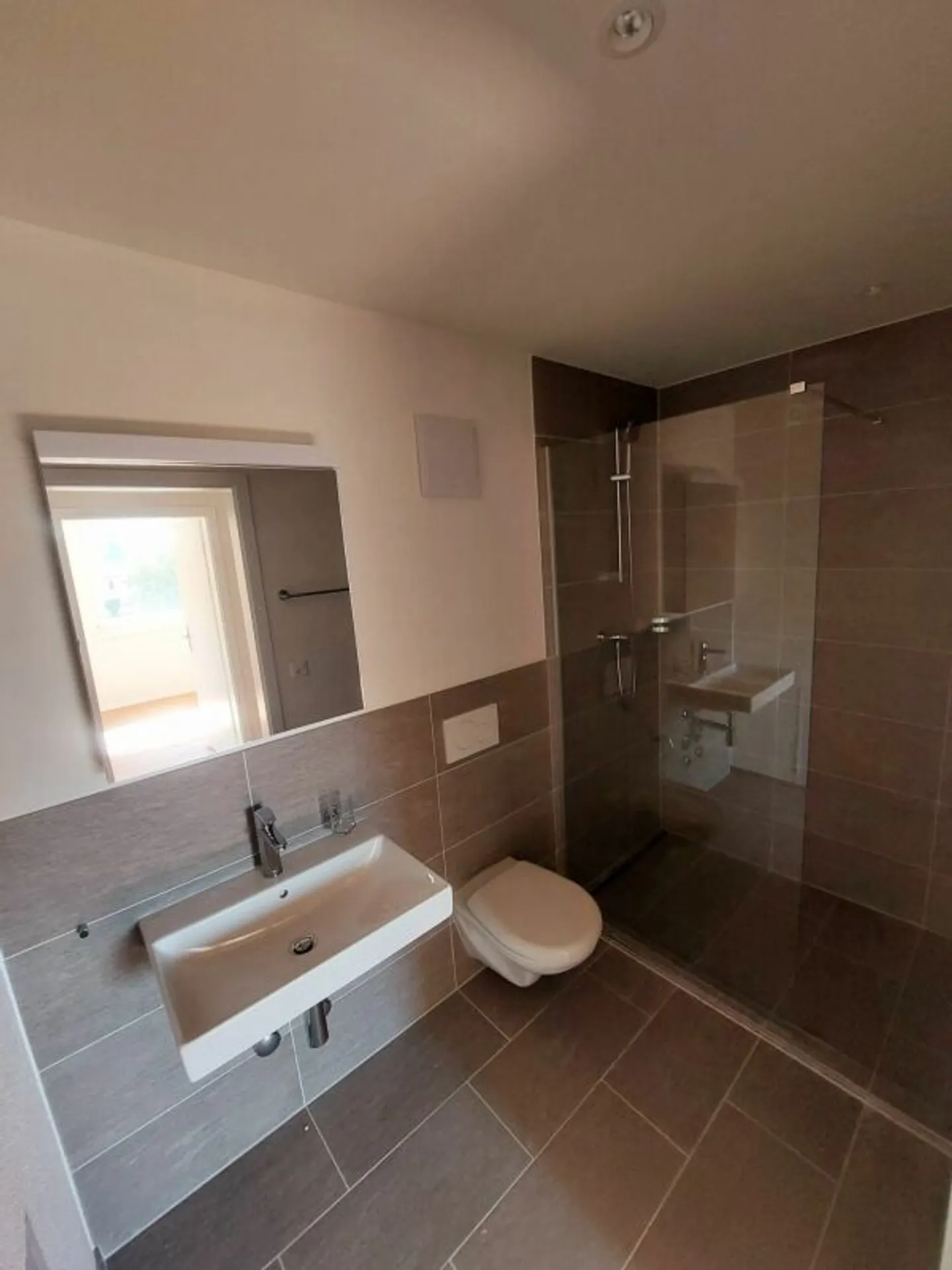 Stylish 2.5-room new apartment with 60 m² and sunny balcony - Photo 4 of 9