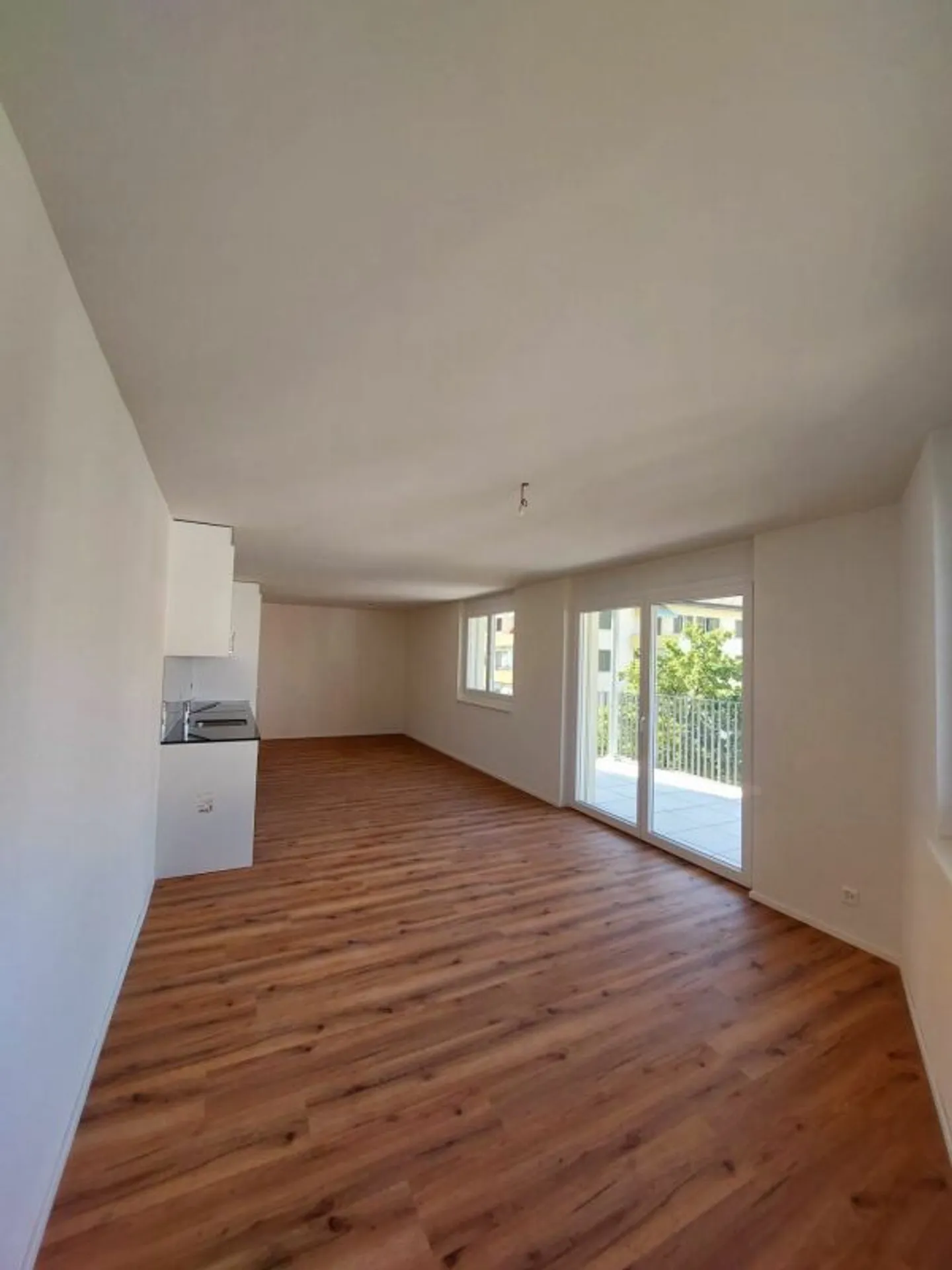 Stylish 2.5-room new apartment with 60 m² and sunny balcony - Photo 7 of 9