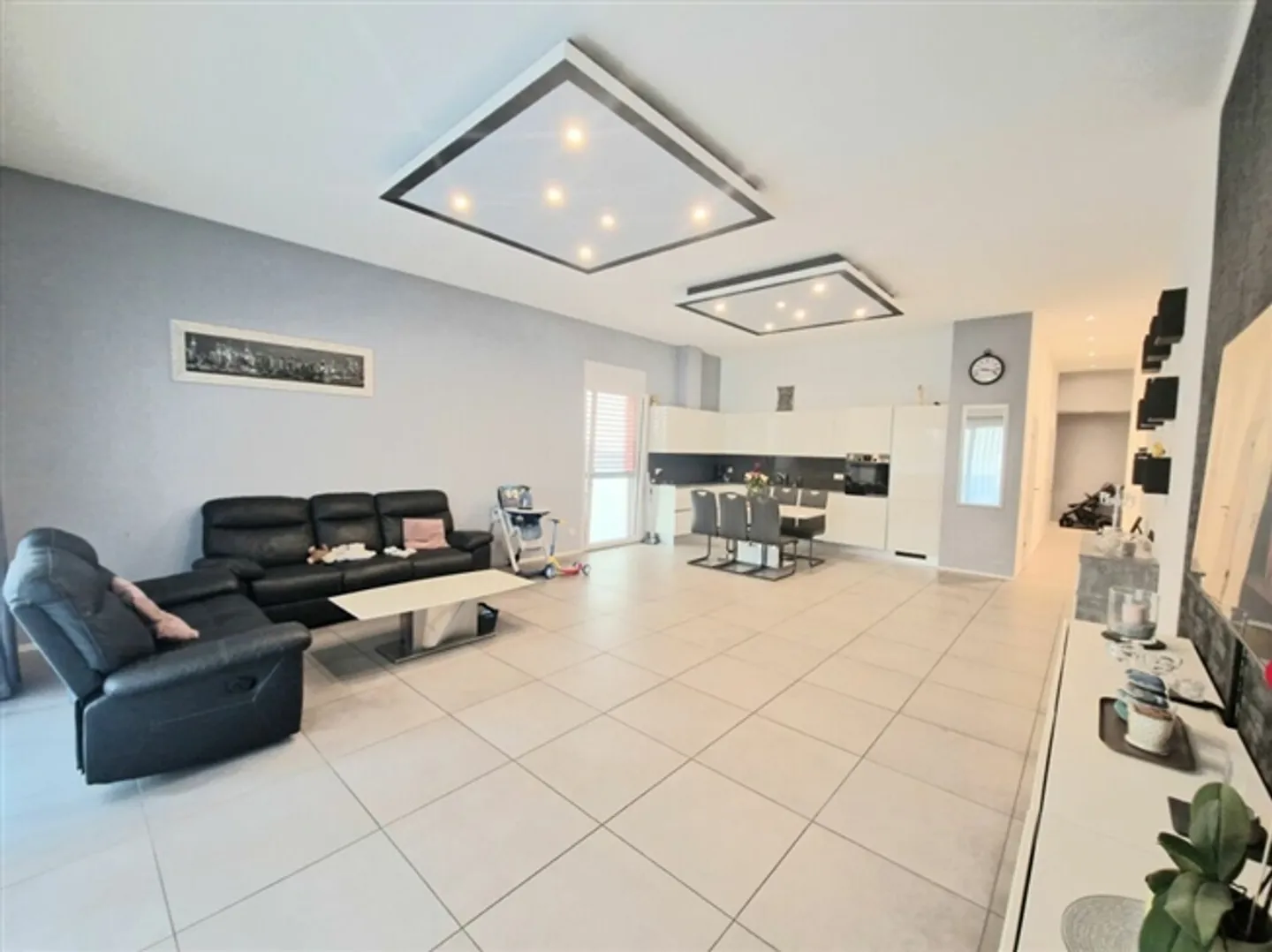 LOCARNO - APPARTEMENT 4.5 CHAMBRES AVEC JARDIN PRIVÉ À VENDRE - Photo 2 sur 20