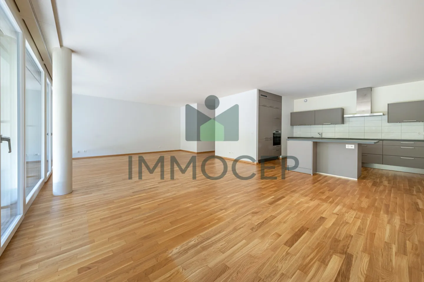 Exklusiv: Geräumige 5-Zimmer-Wohnung von 150m2 mit Box - Foto 2 von 9