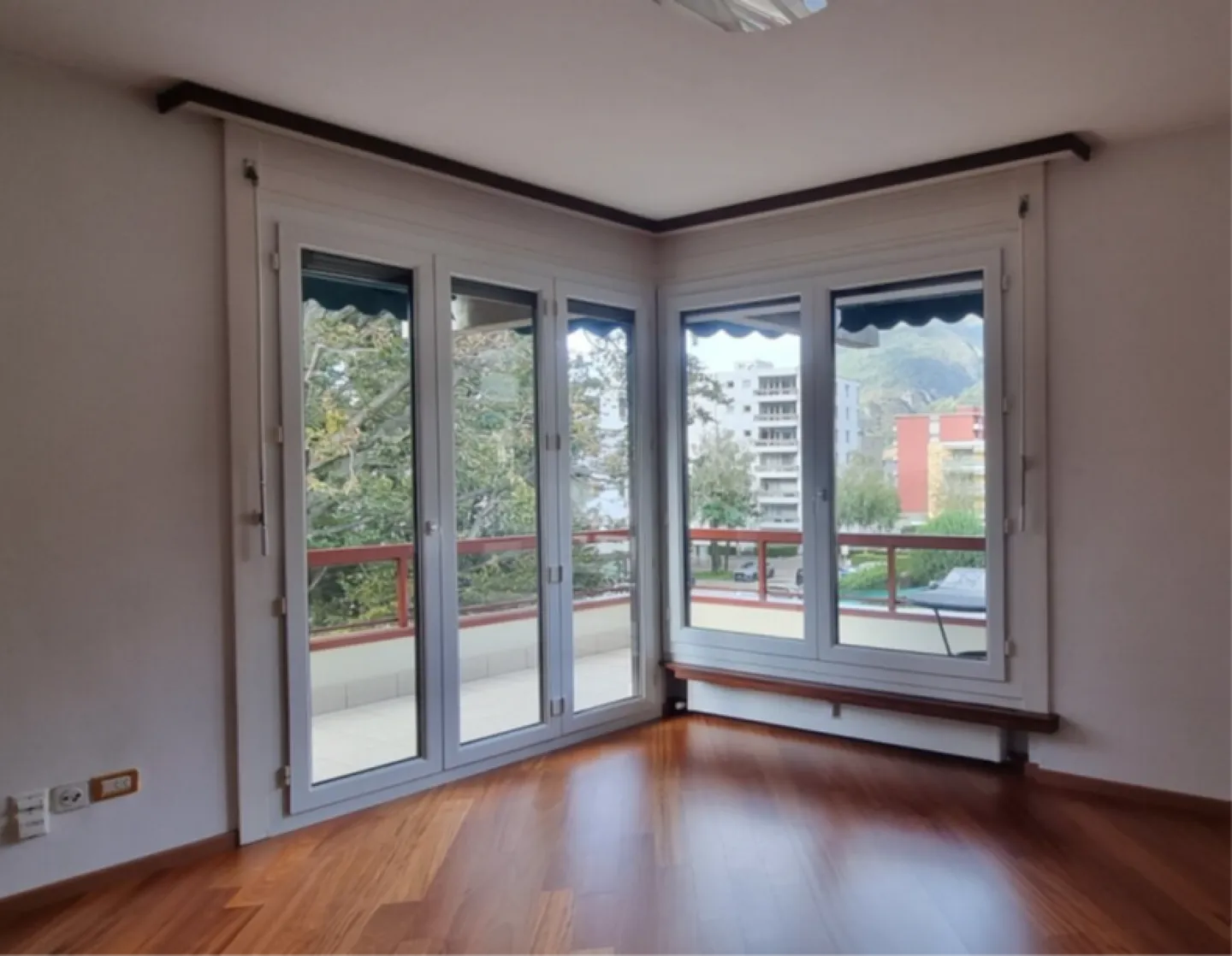 Ampio 3.5 locali con terrazza - posizione privilegiata a Bellinzona - Foto 3 di 9
