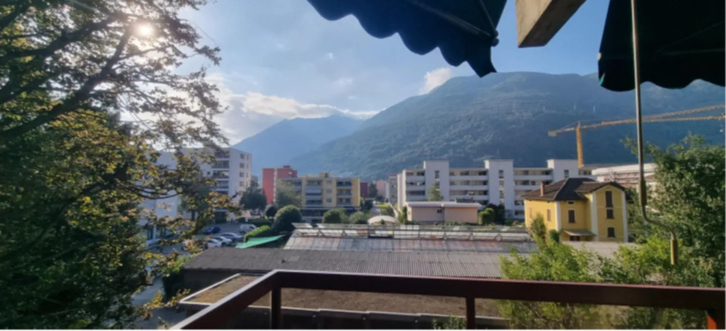Ampio 3.5 locali con terrazza - posizione privilegiata a Bellinzona - Foto 2 di 9