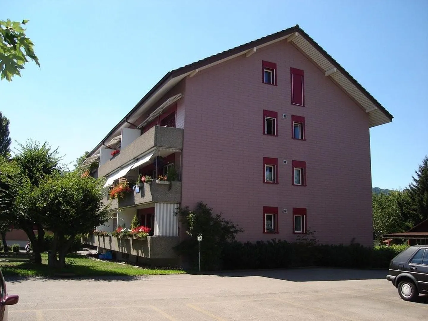Cozy Attic Apartment in the Center of Münsingen - Photo 1 of 10