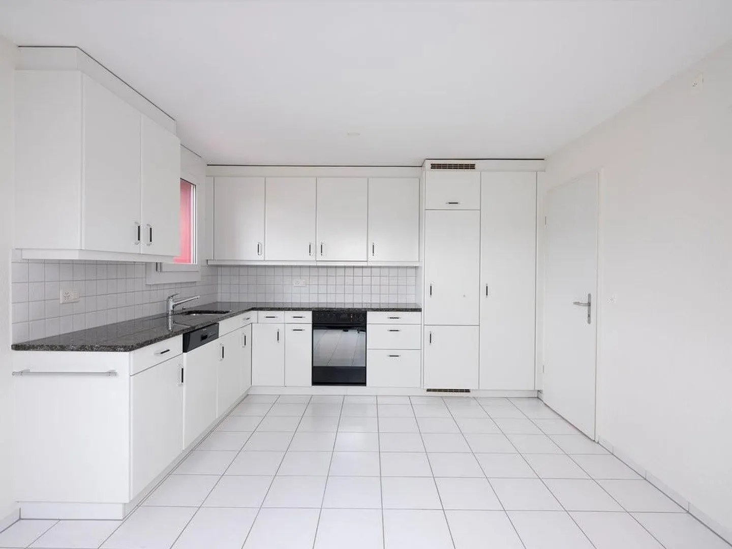 Cozy Attic Apartment in the Center of Münsingen - Photo 3 of 10