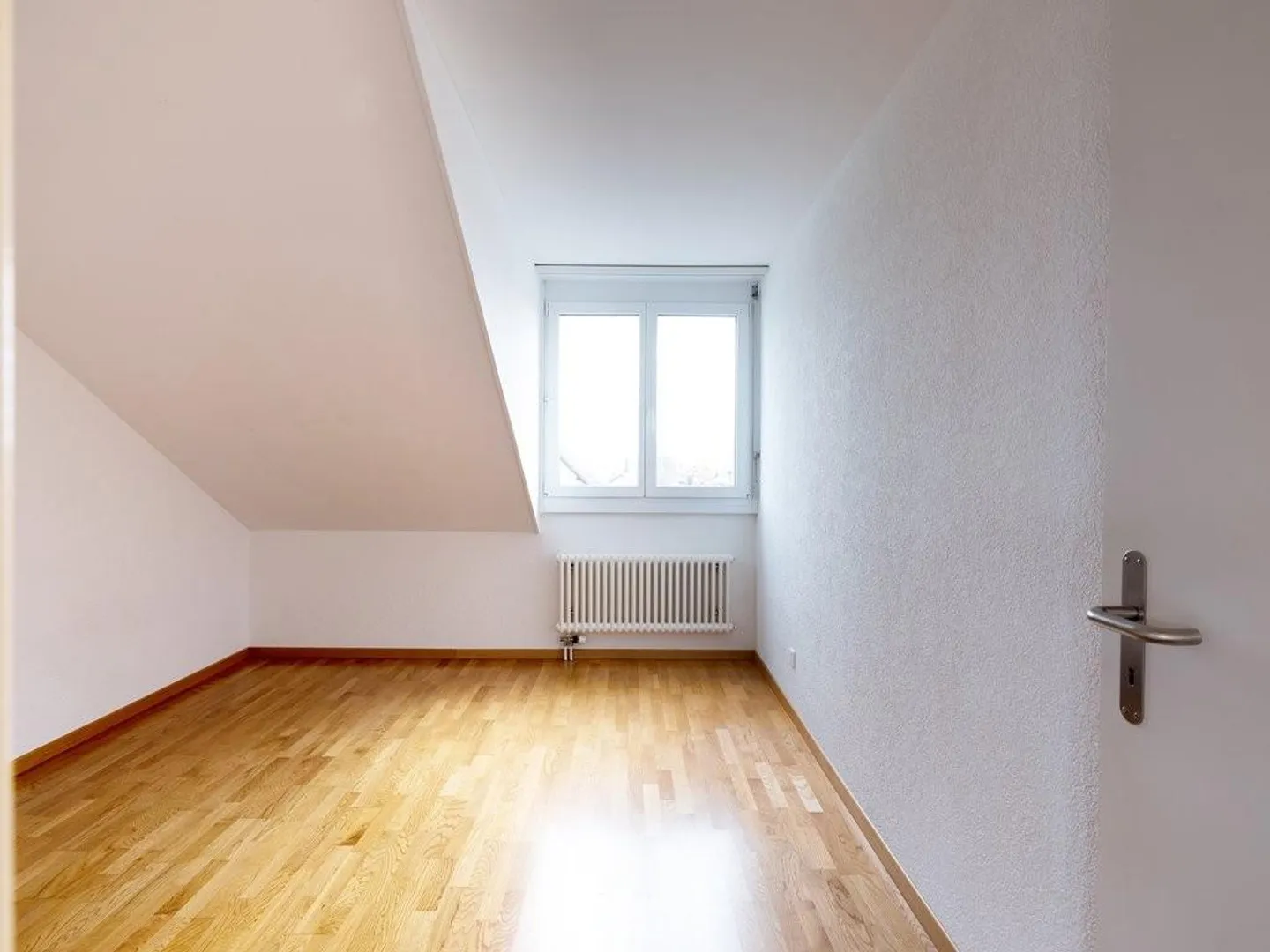 Cozy Attic Apartment in the Center of Münsingen - Photo 9 of 10