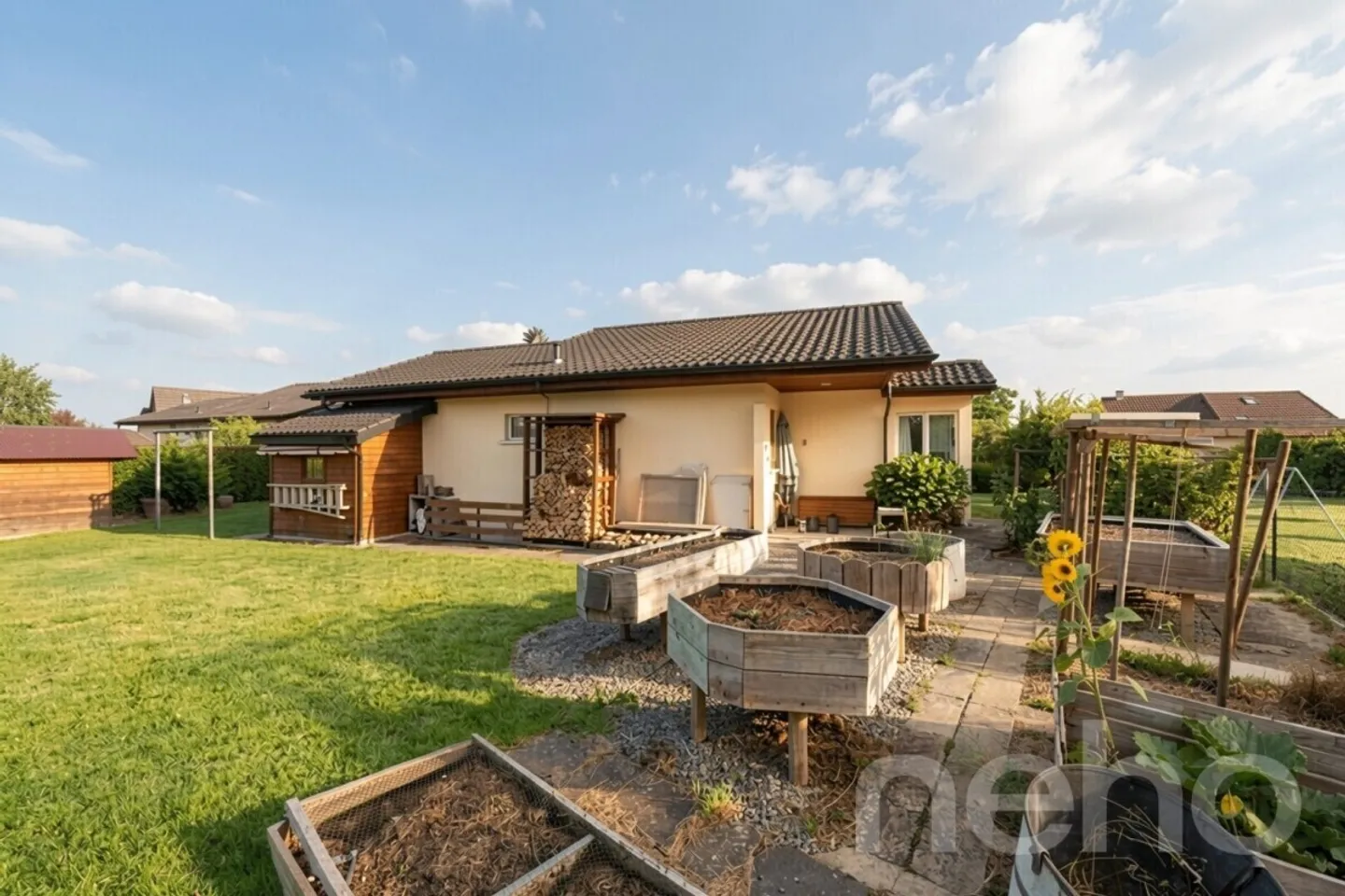 Bright family home with garden and studio potential - Photo 2 of 12